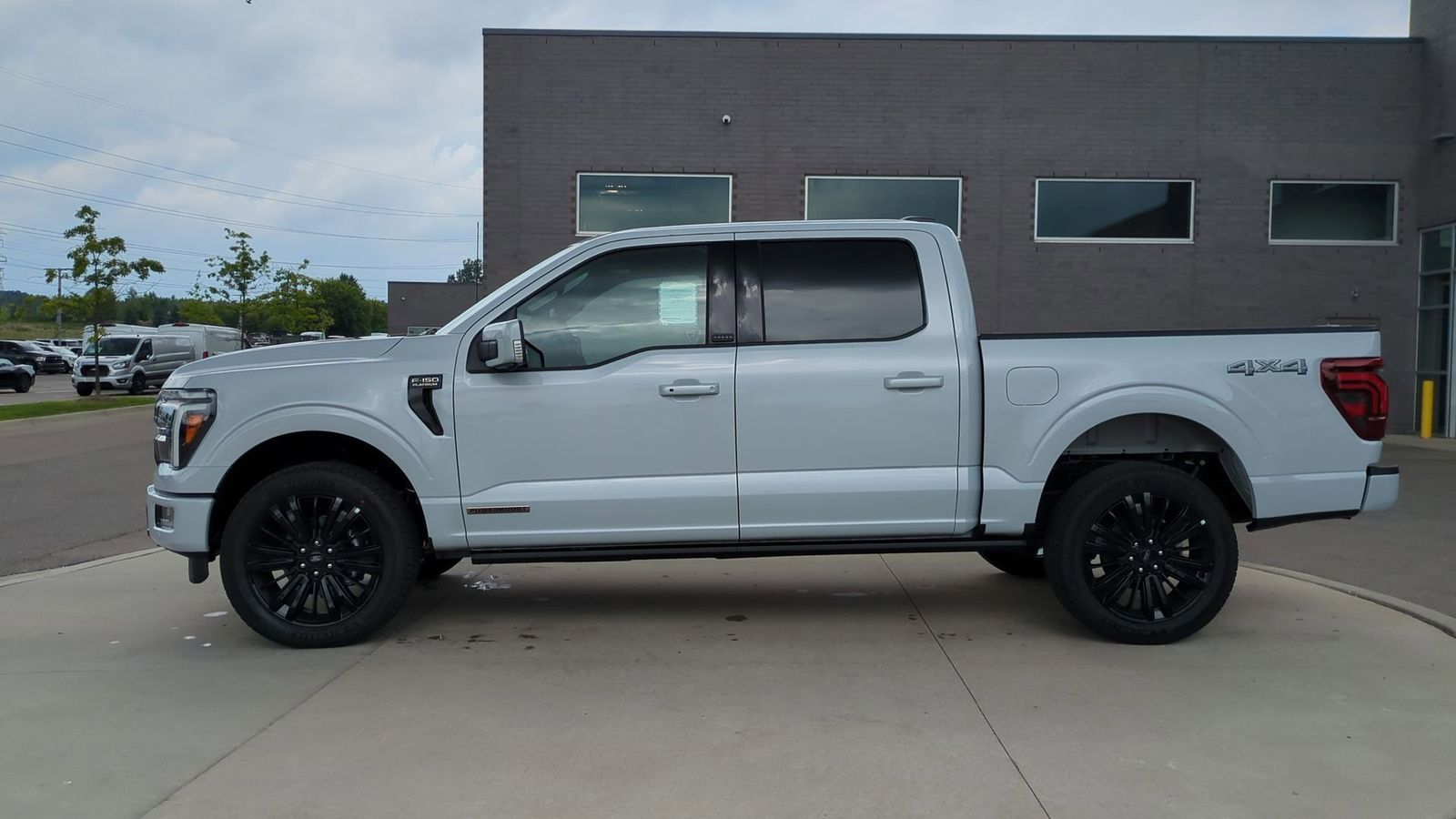 2025 Ford F-150 Platinum photo 2