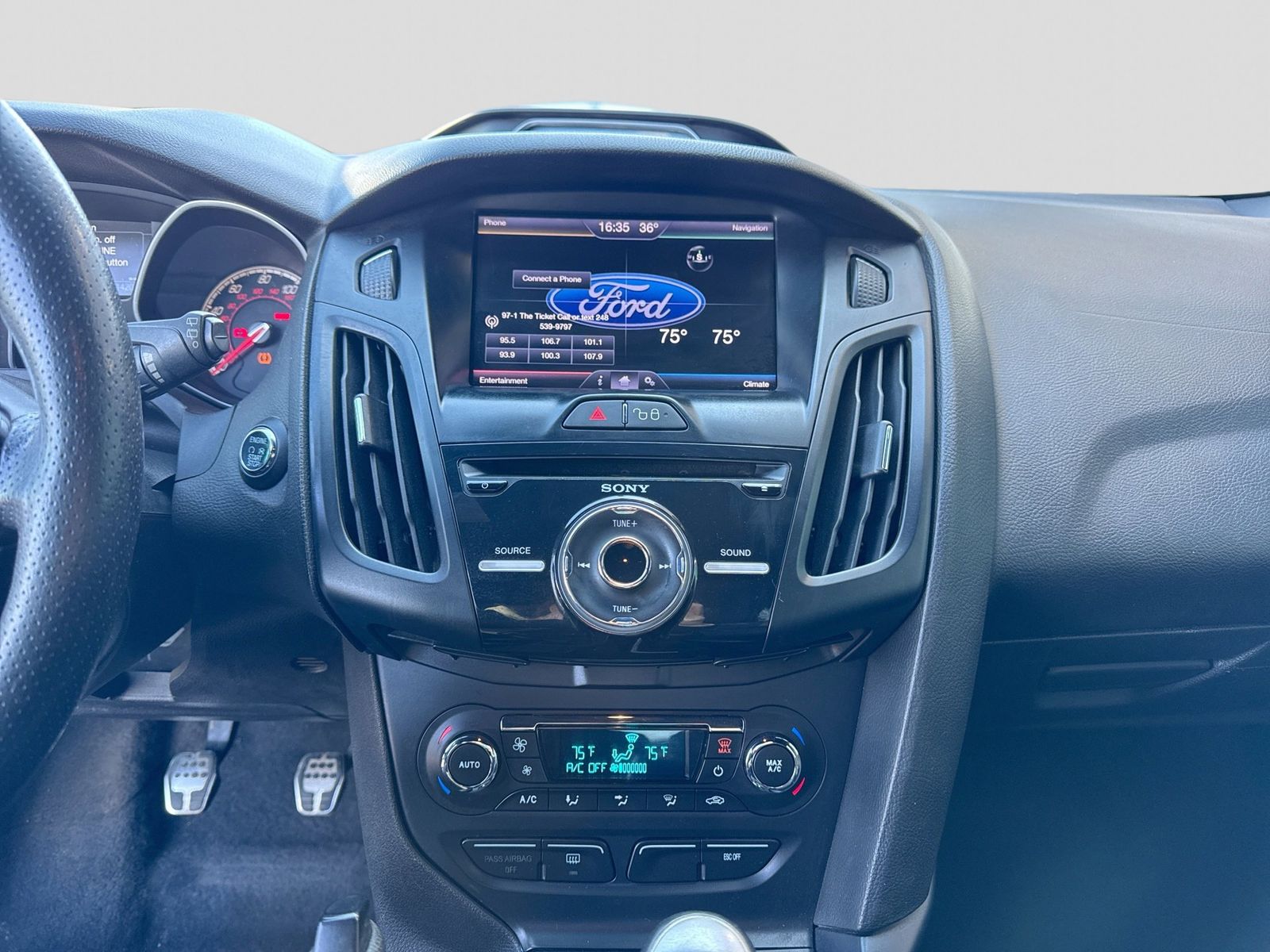 Thumbnail: 2013 Ford Focus - 25