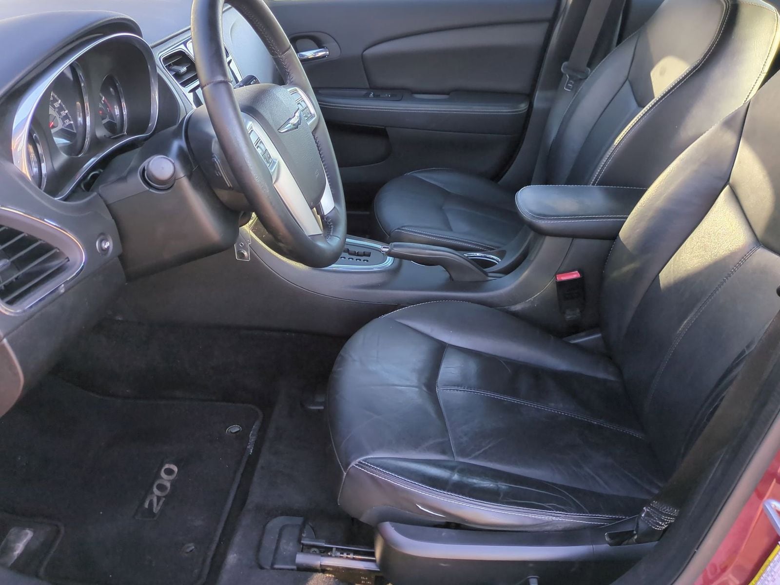 Thumbnail: 2013 Chrysler 200 - 18