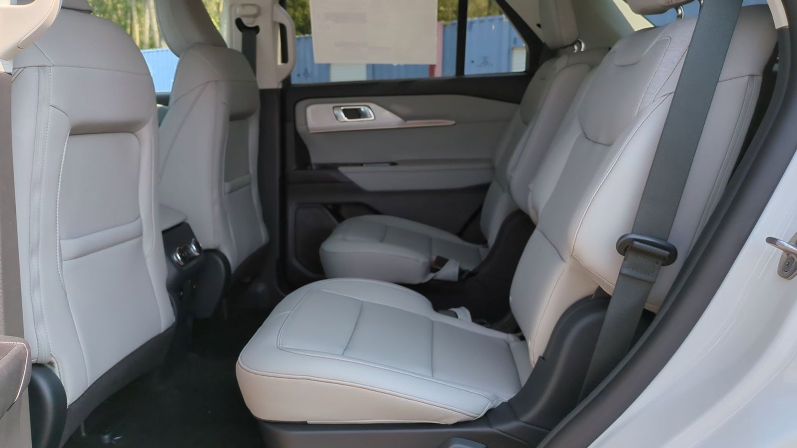 2025 Ford Explorer Active 18