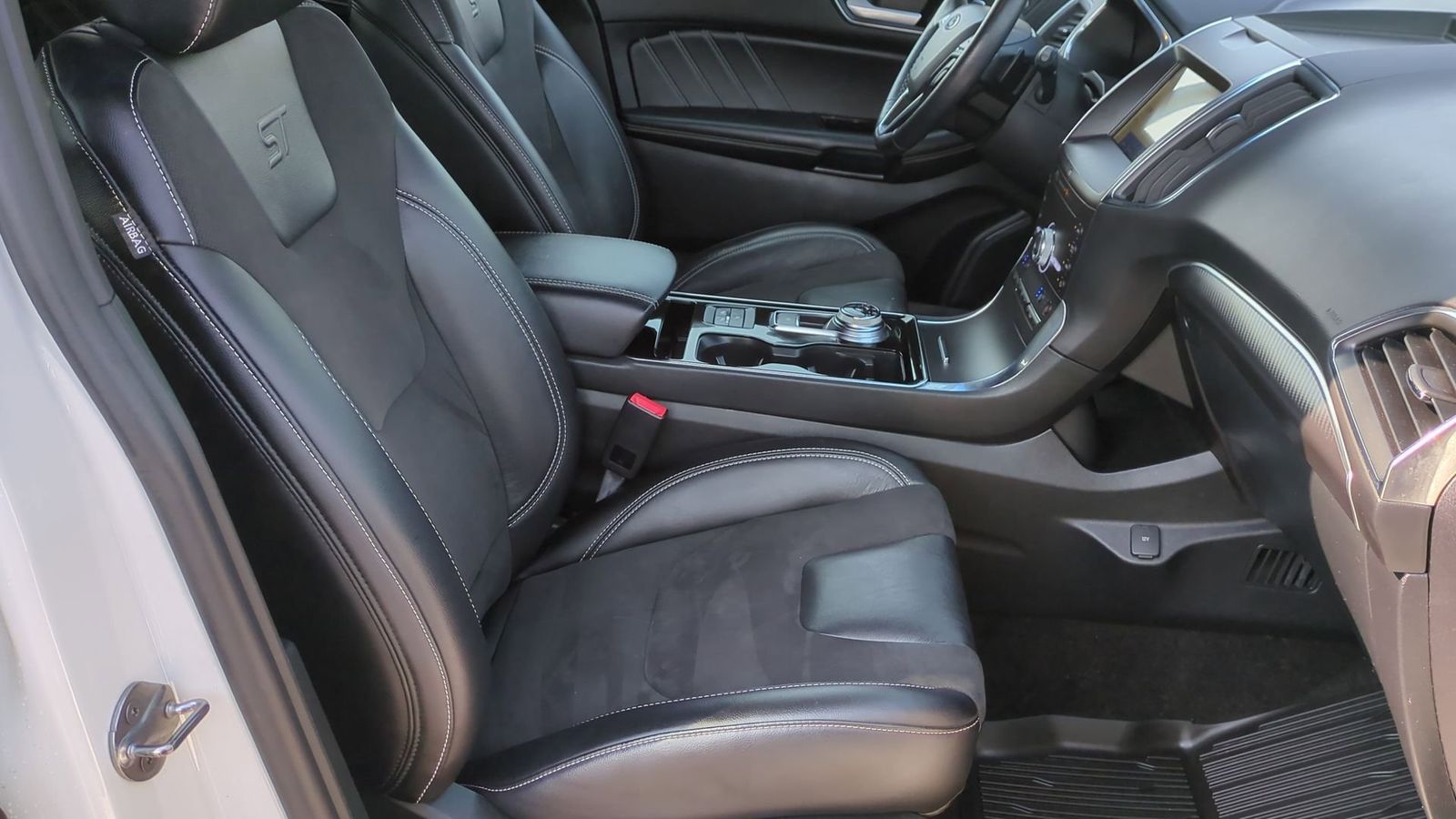 2020 Ford Edge ST 23