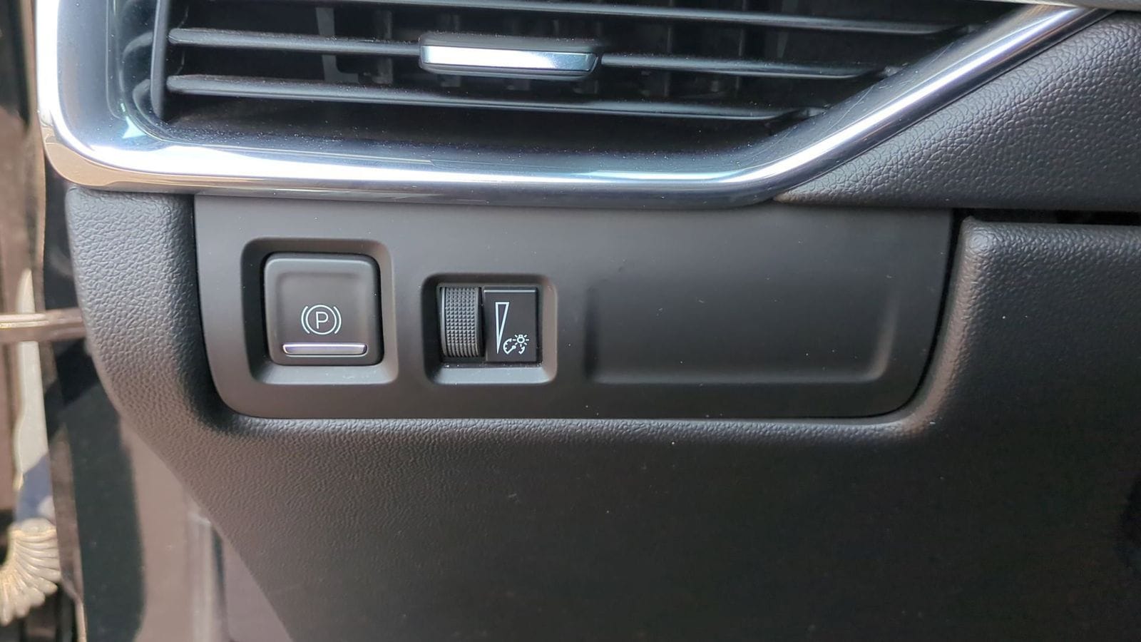 Thumbnail: 2019 Cadillac XT4 - 16