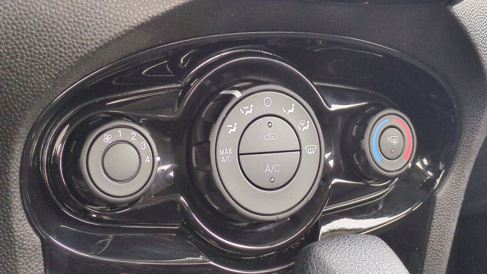 Thumbnail: 2019 Ford Fiesta - 31