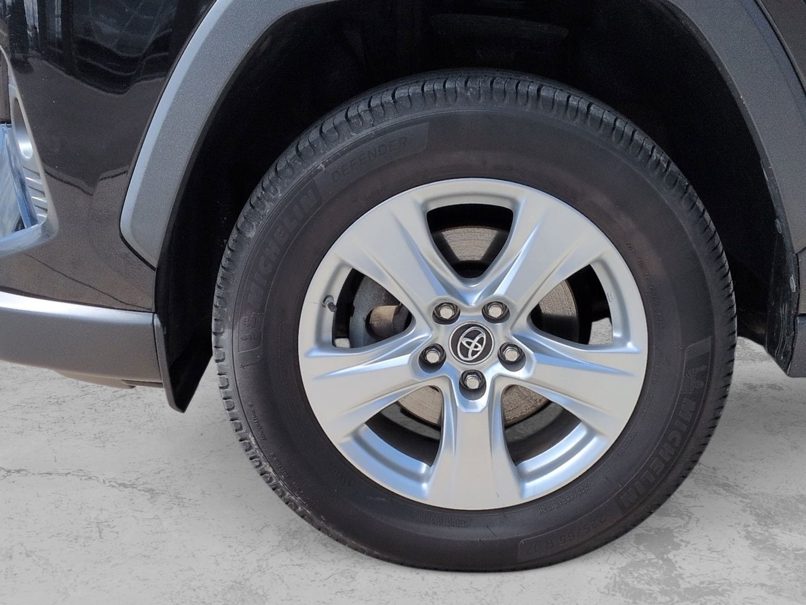 Thumbnail: 2019 Toyota RAV4 - 15