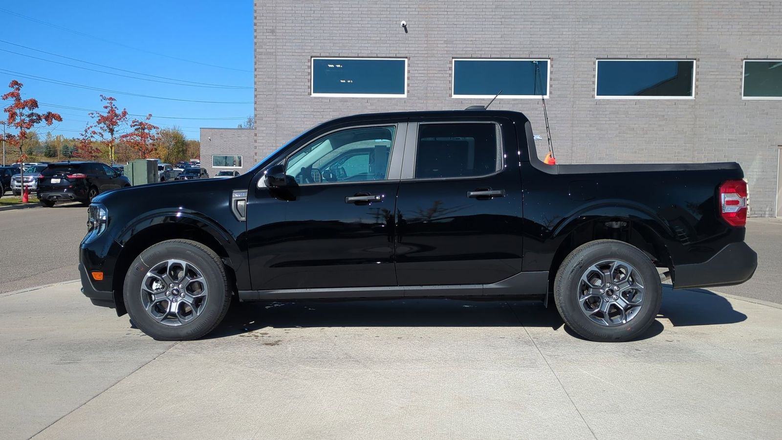 2025 Ford Maverick XLT photo 2