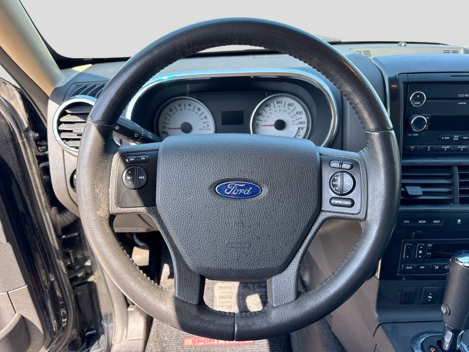 Thumbnail: 2010 Ford Explorer Sport Trac - 22