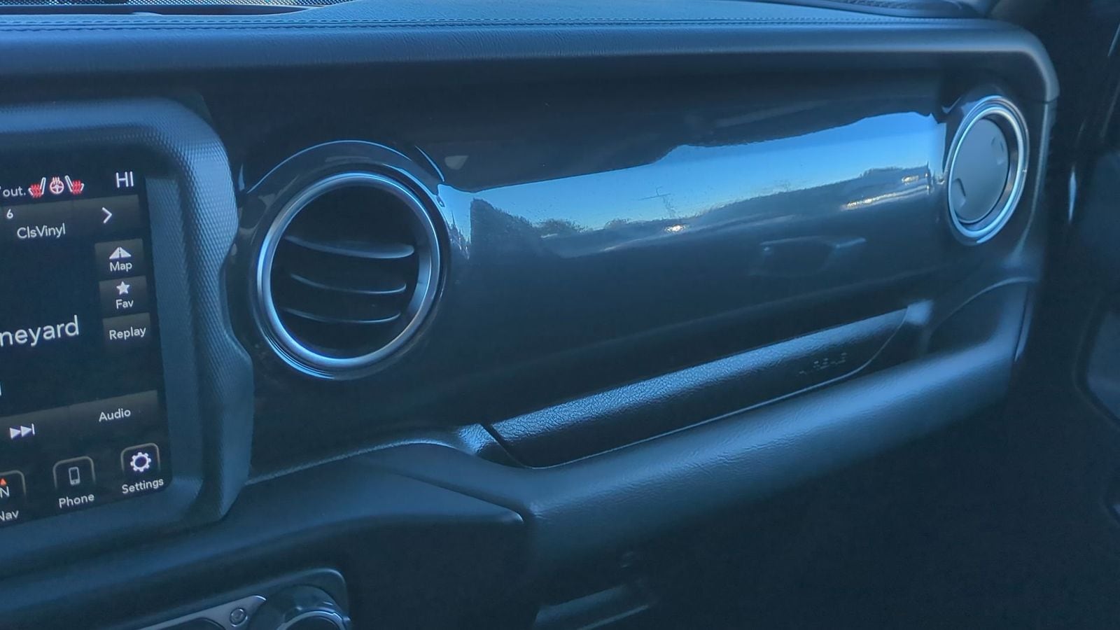 Thumbnail: 2021 Jeep Wrangler - 18