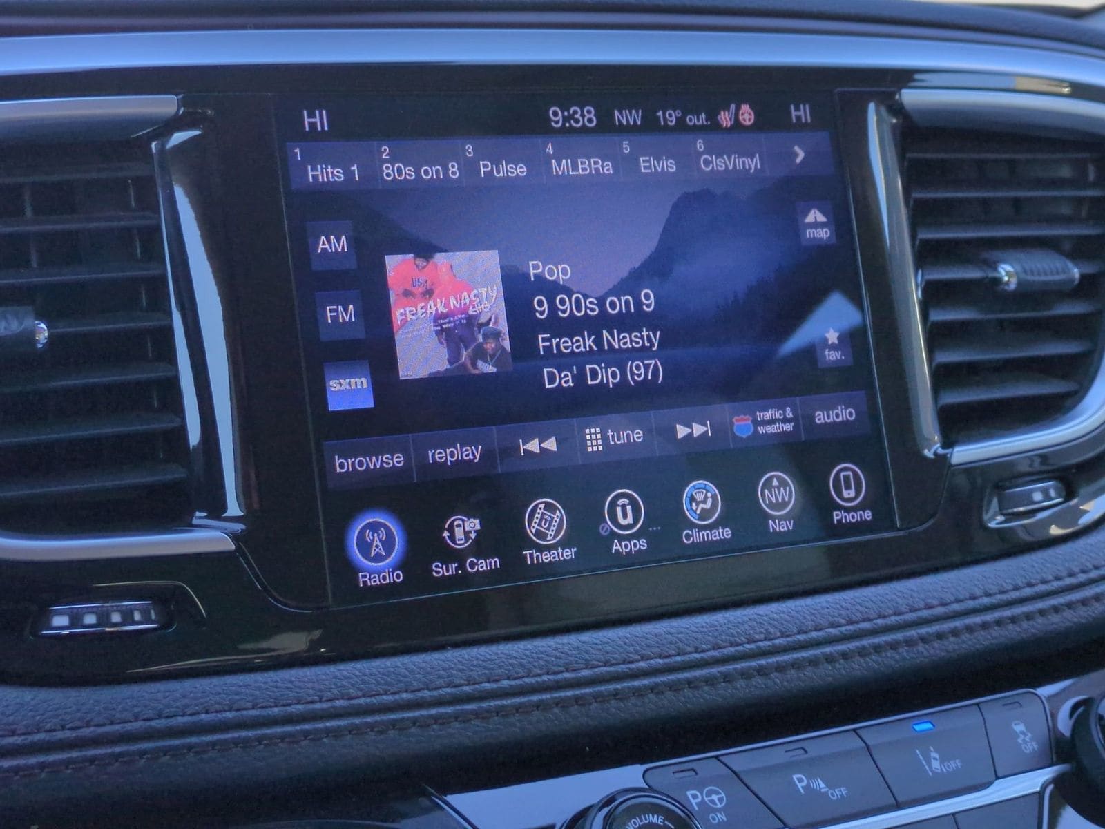 Thumbnail: 2017 Chrysler Pacifica - 38