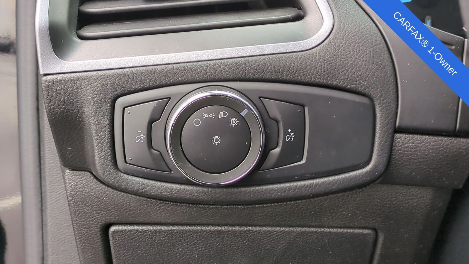 2016 Ford Edge SE 17