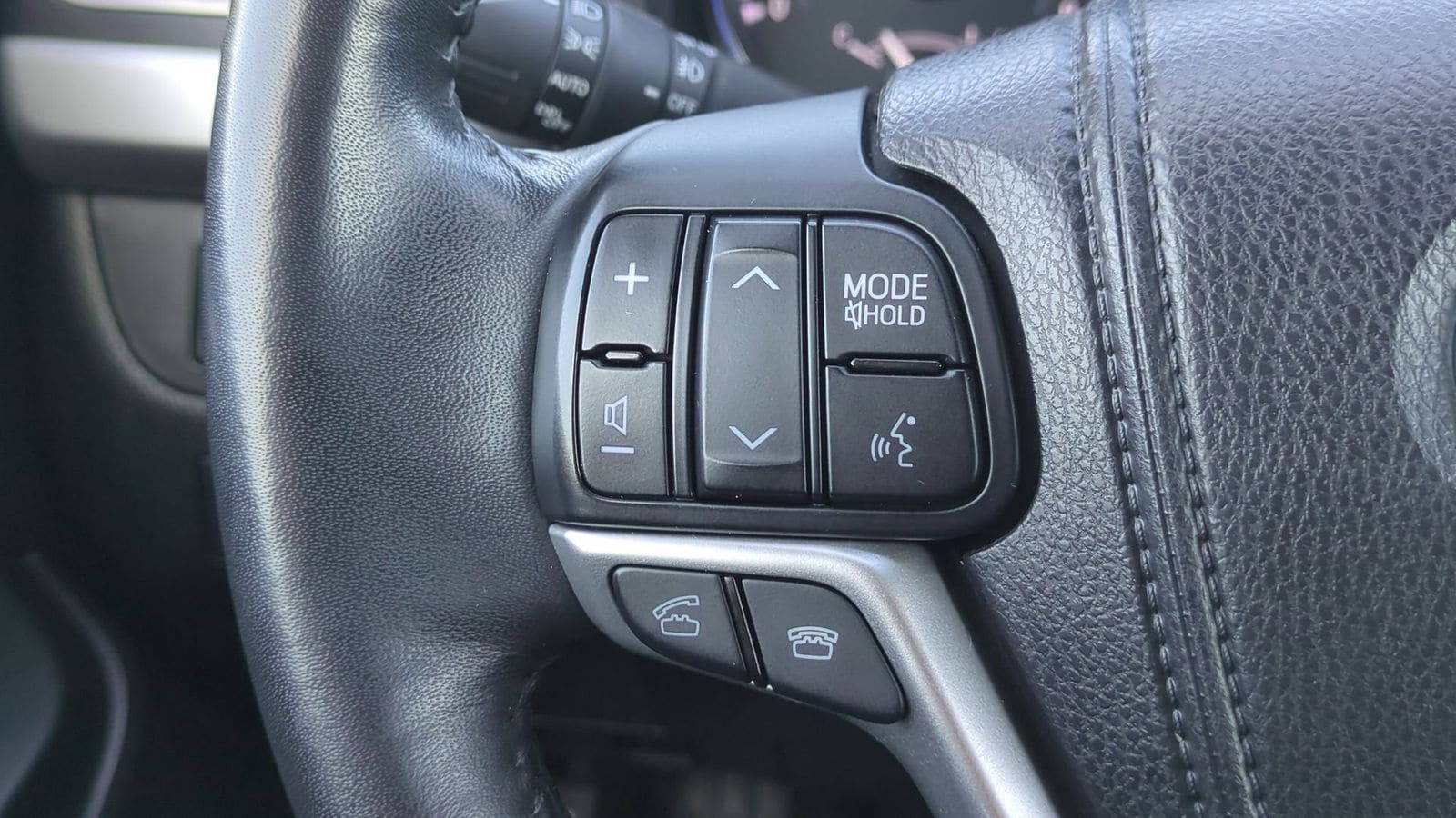 Thumbnail: 2015 Toyota Highlander - 23