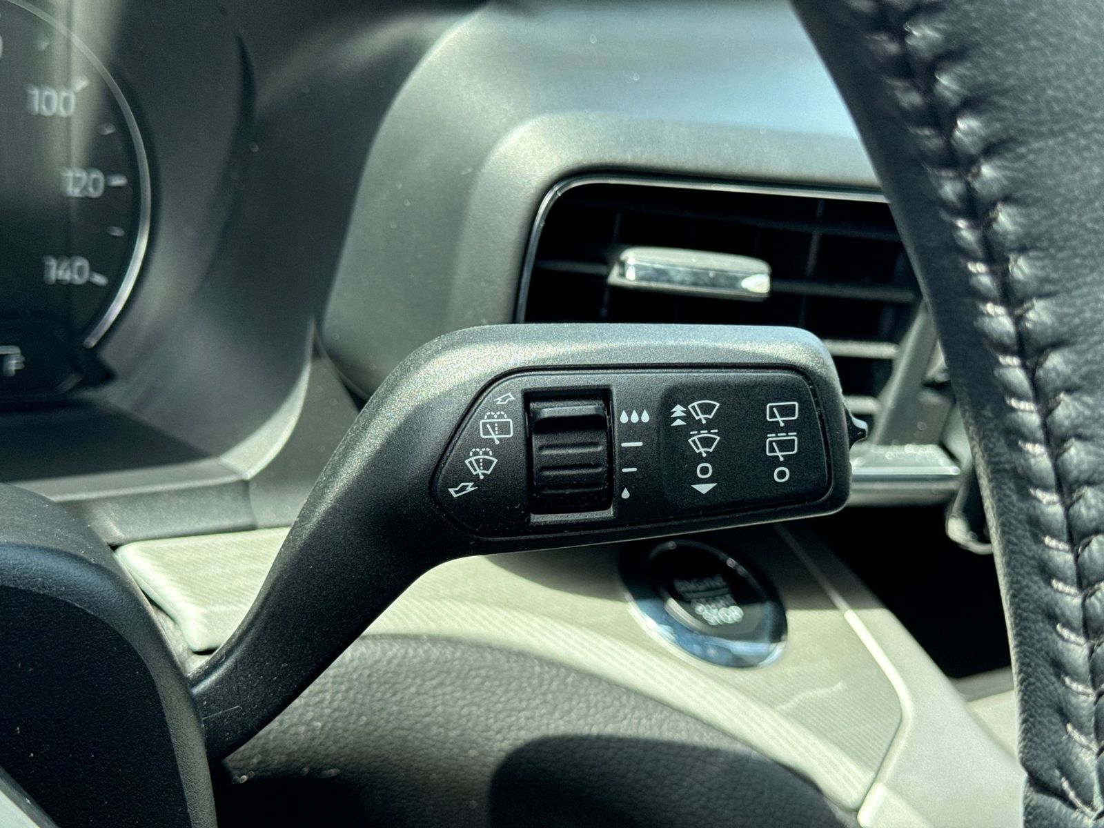 Thumbnail: 2023 Ford Explorer - 28