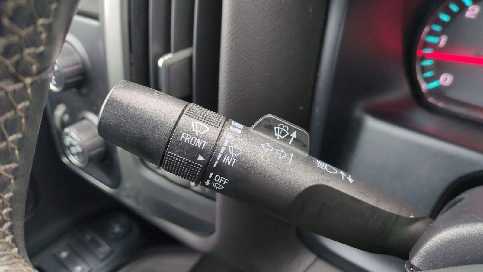 Thumbnail: 2015 Chevrolet Silverado 1500 - 28