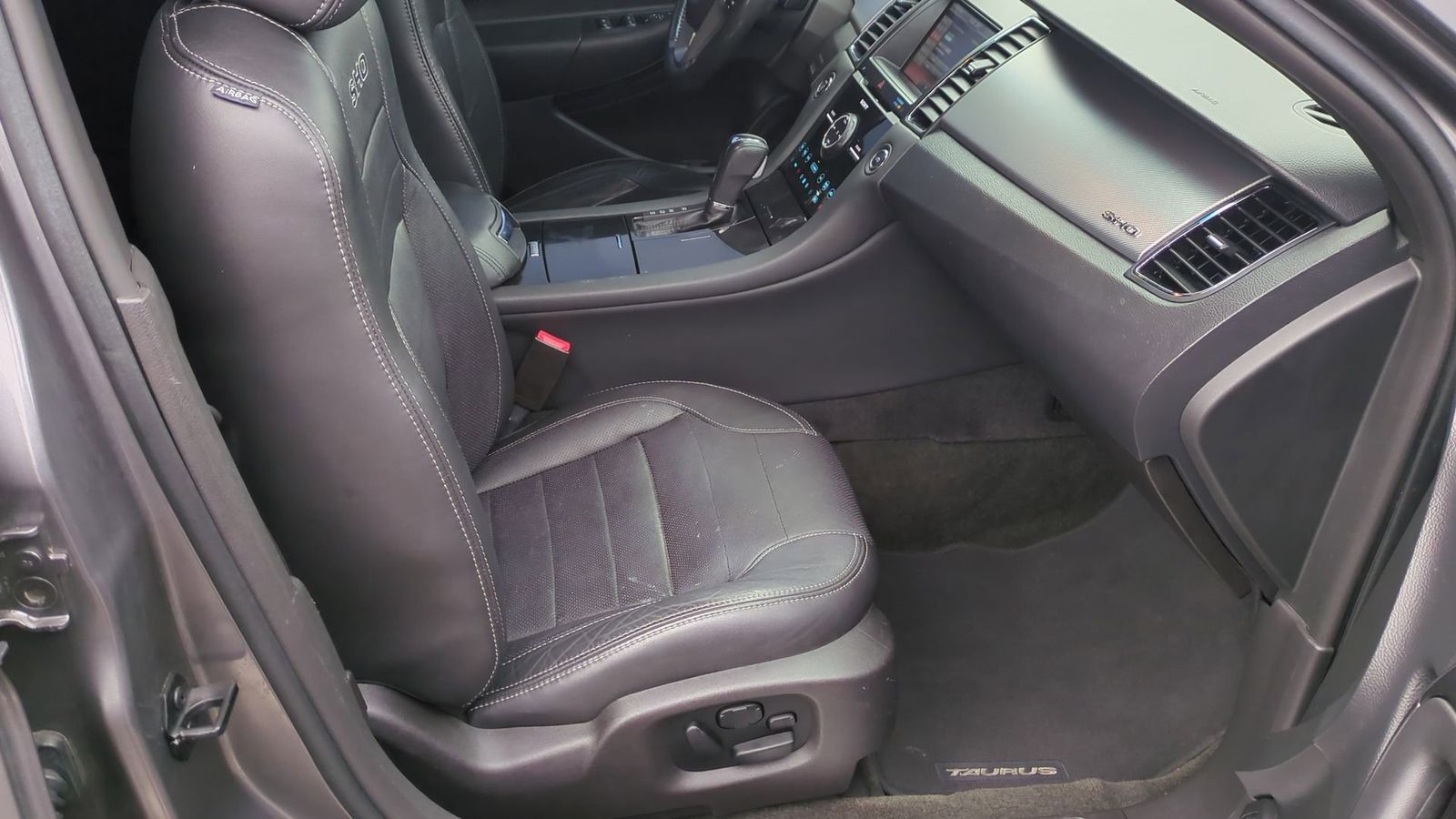 Thumbnail: 2014 Ford Taurus - 23