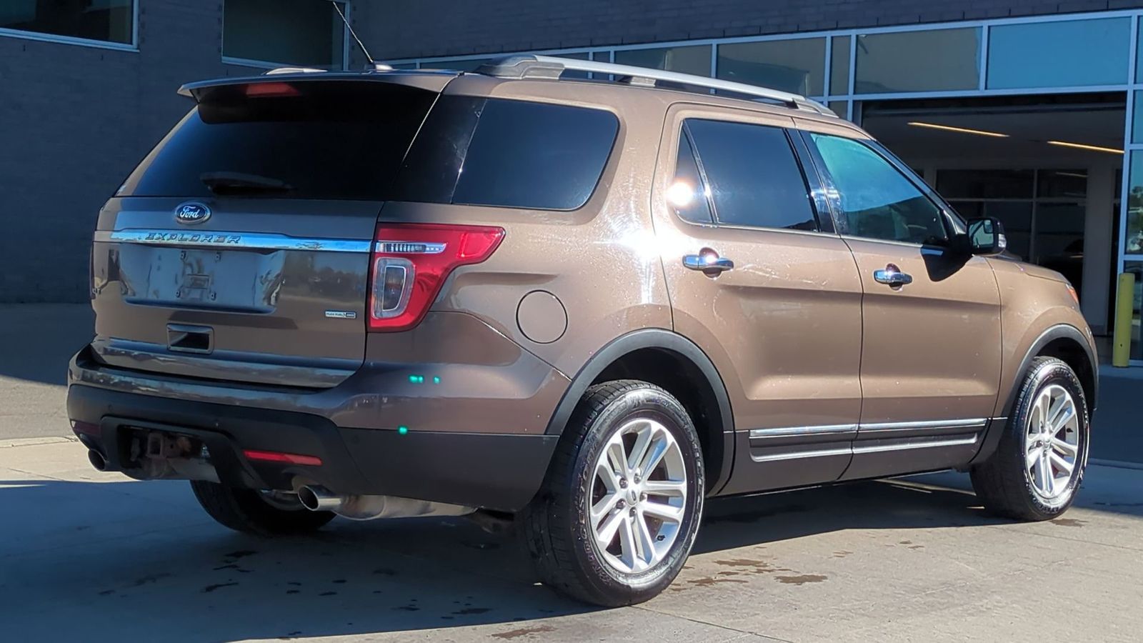 Thumbnail: 2015 Ford Explorer - 5