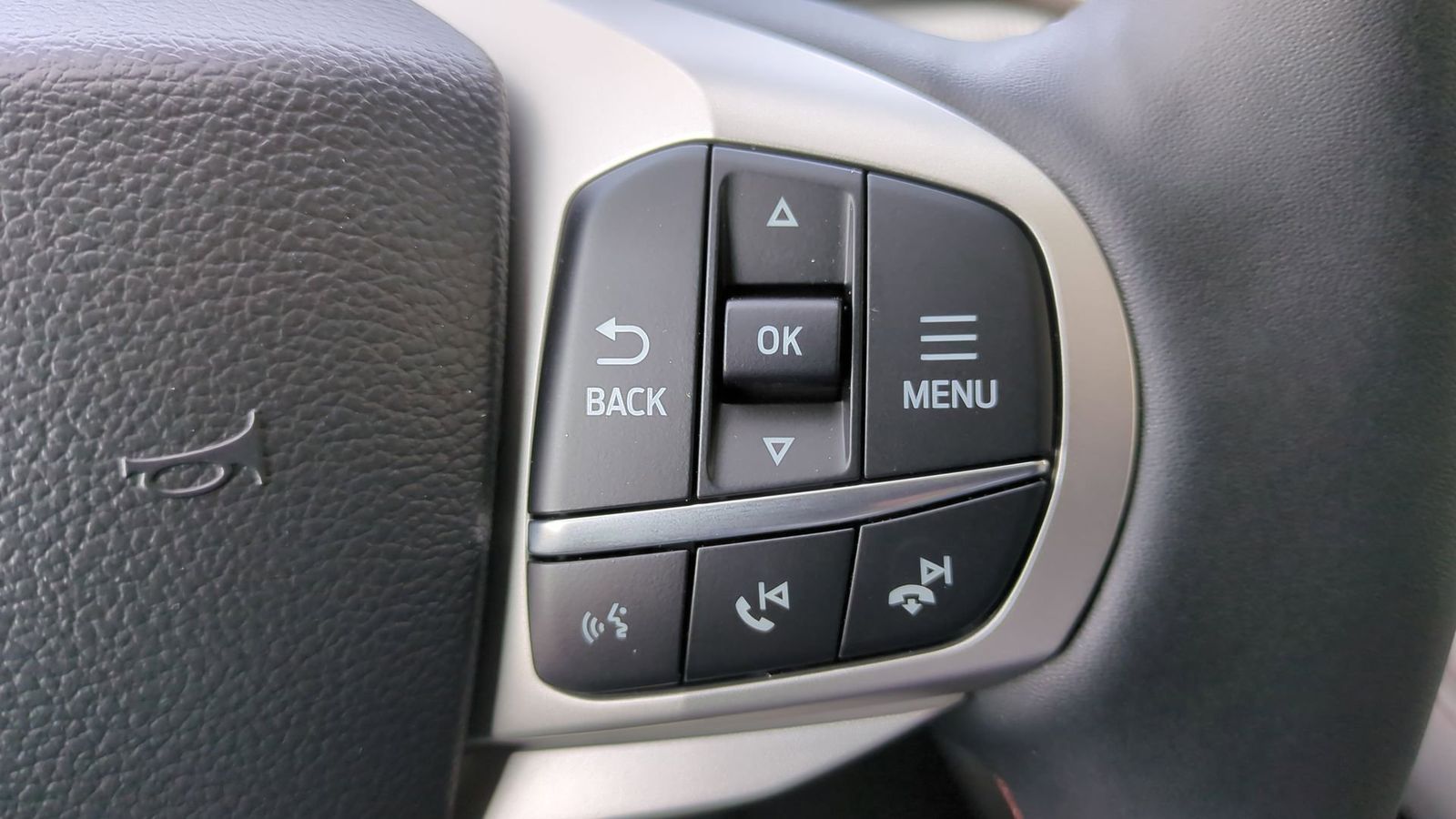 2025 Ford Explorer Active 23