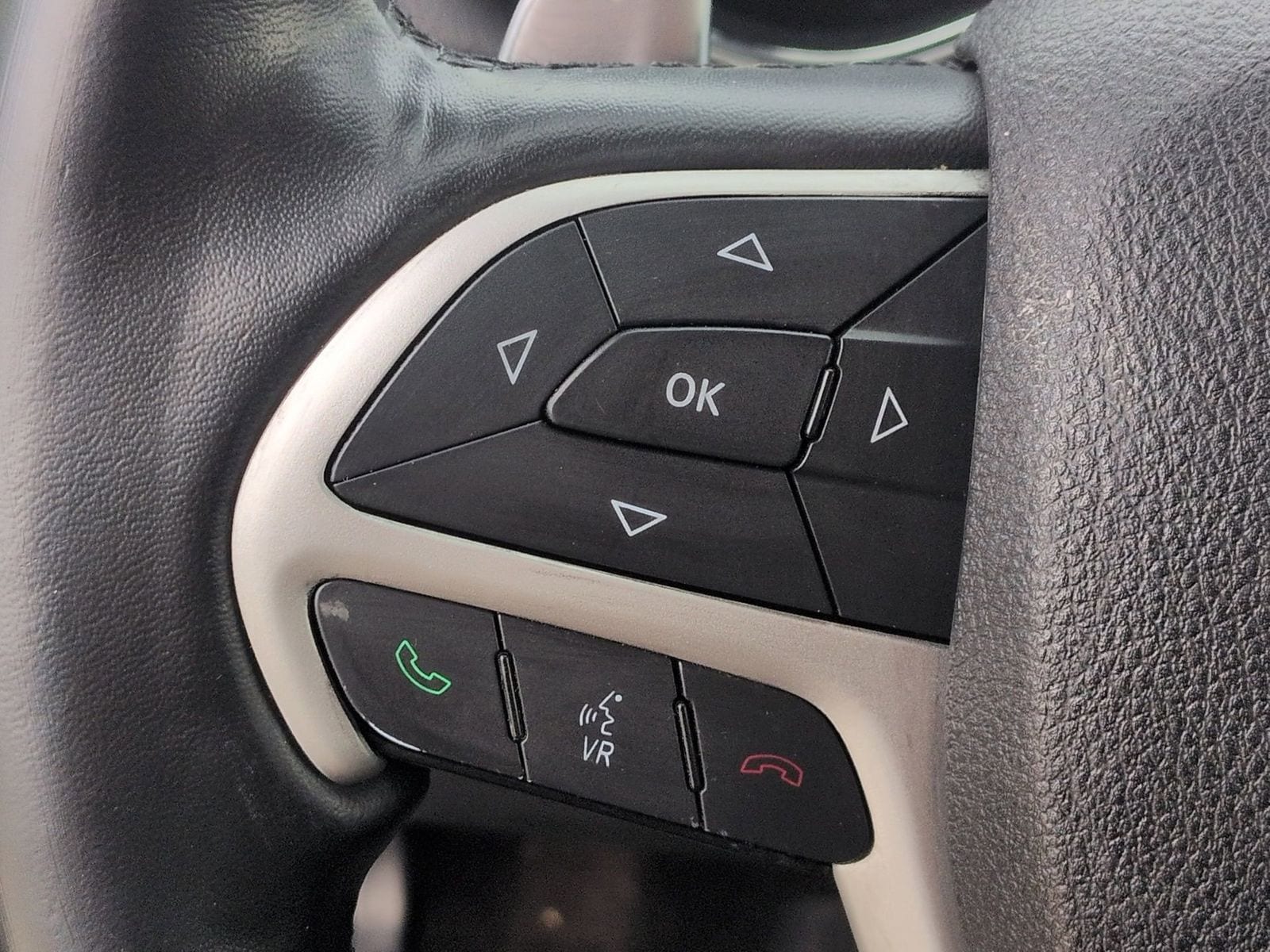 Thumbnail: 2015 Jeep Grand Cherokee - 30