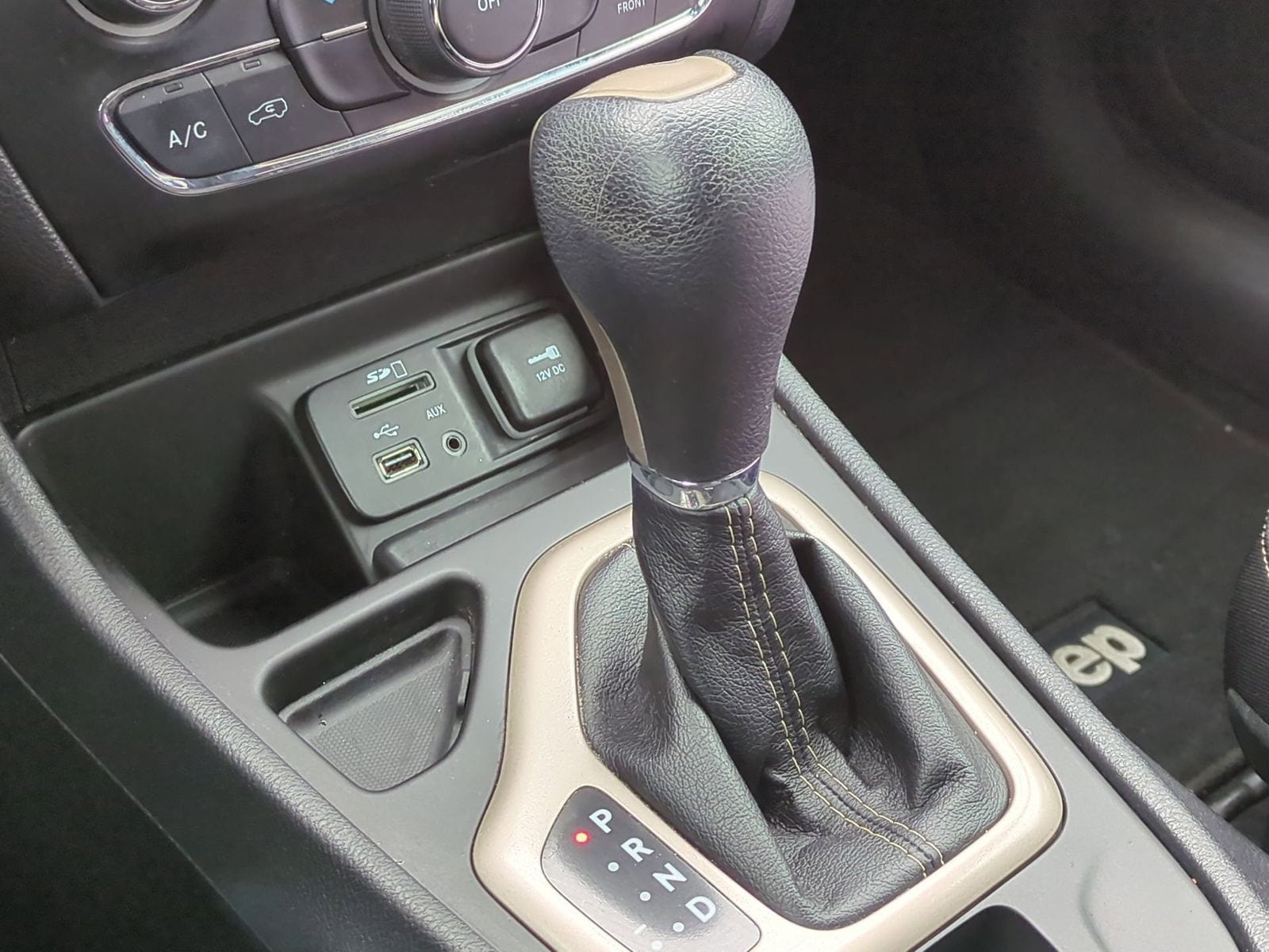 Thumbnail: 2014 Jeep Cherokee - 30