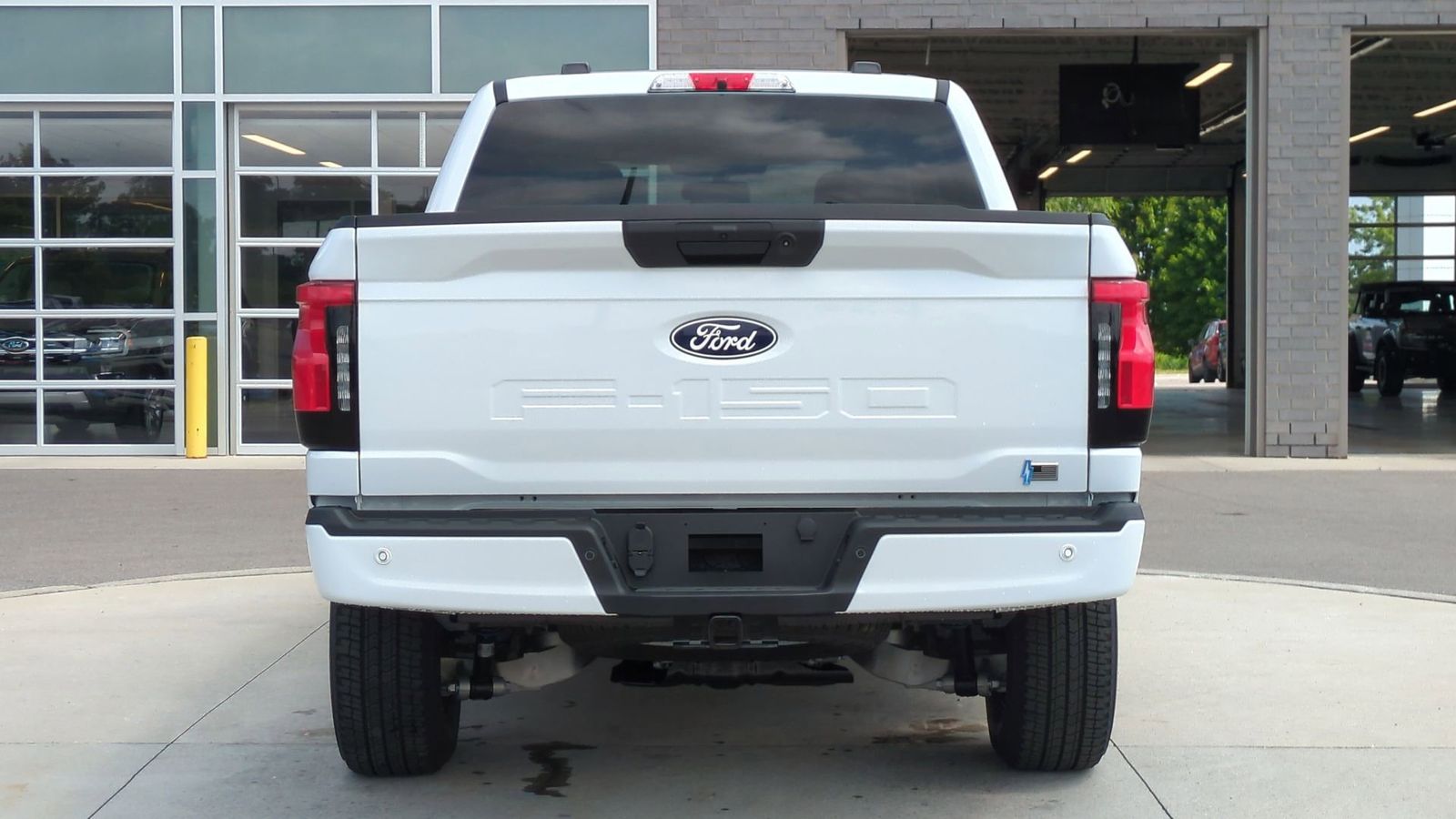 2025 Ford F-150 Lightning XLT photo 4