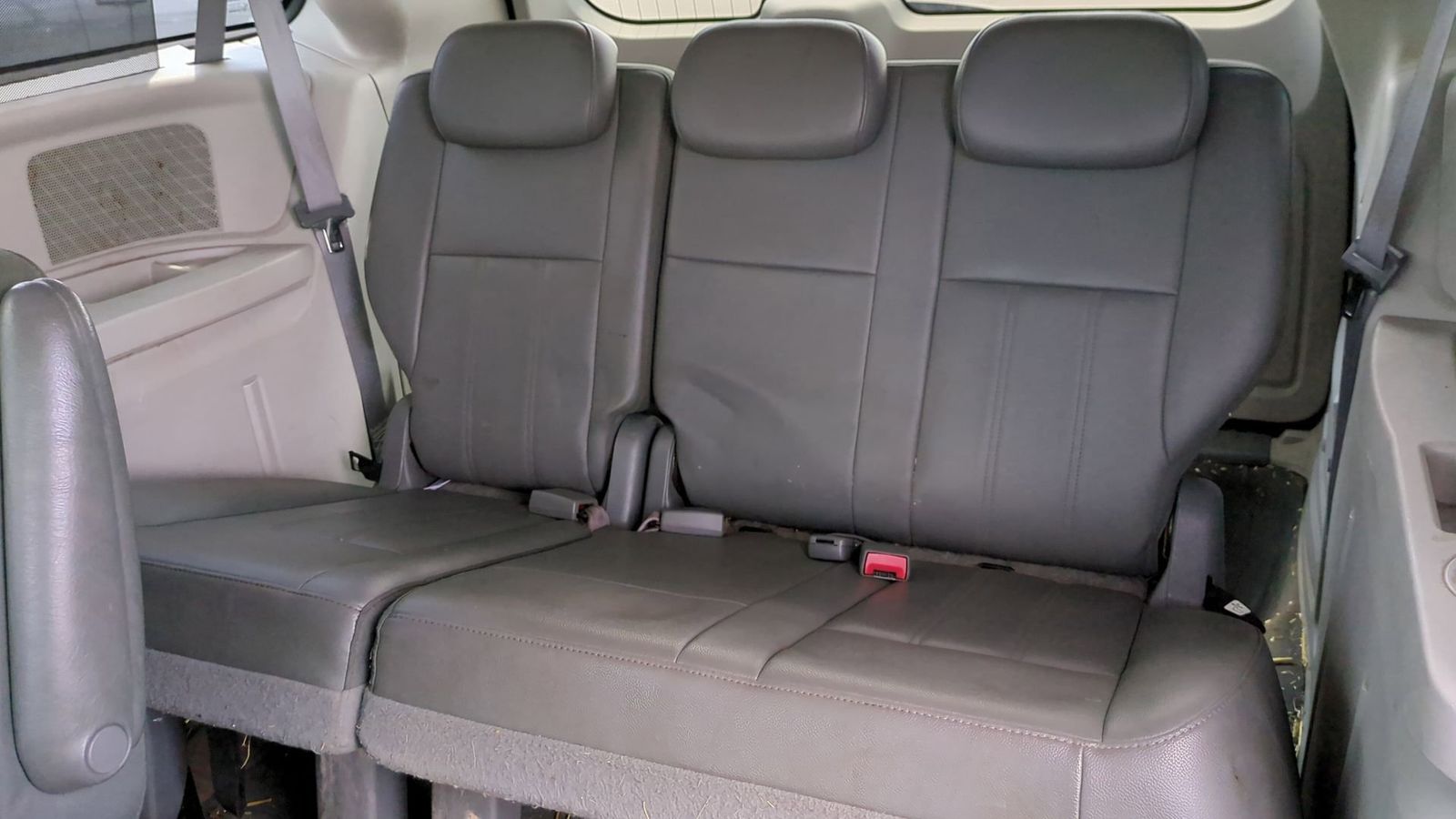 Thumbnail: 2009 Chrysler Town & Country - 21