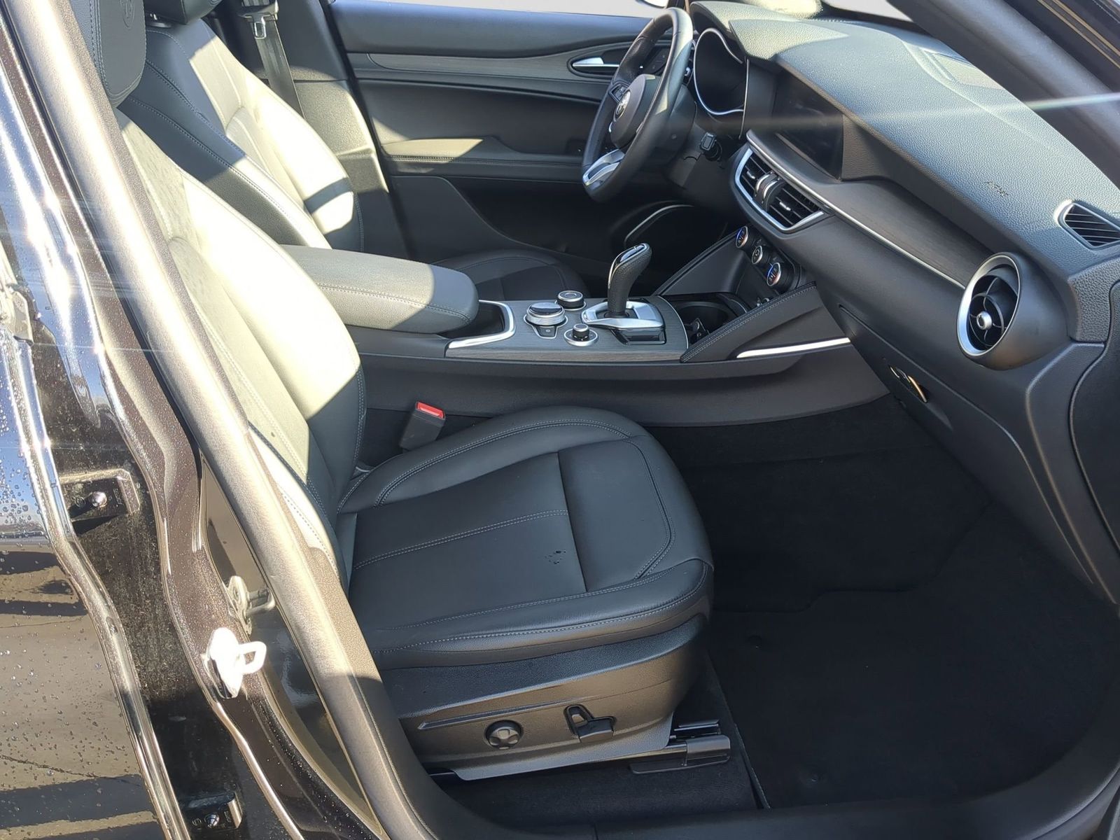 Thumbnail: 2023 Alfa Romeo Stelvio - 26