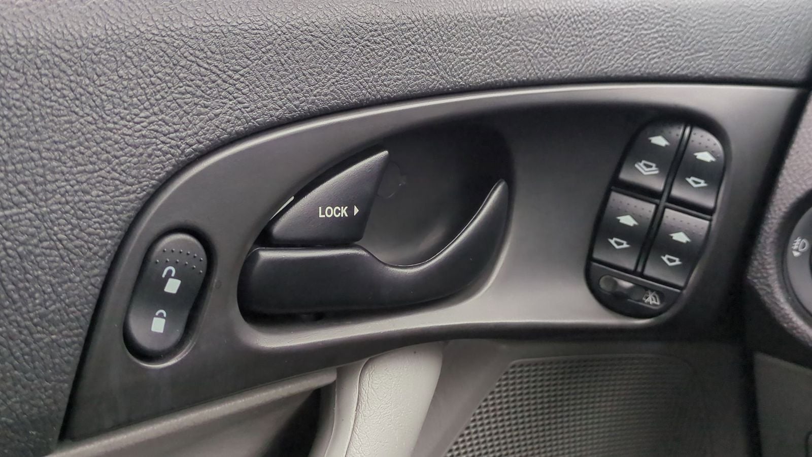 Thumbnail: 2007 Ford Focus - 26