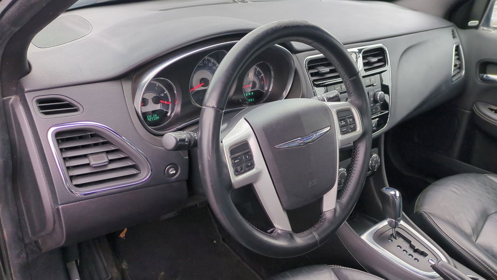 Used 2013 Chrysler 200 Limited with VIN 1C3CCBCG8DN739557 for sale in Washington, MI