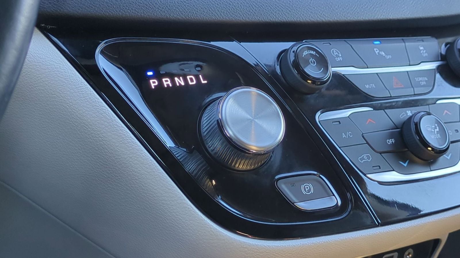 Thumbnail: 2018 Chrysler Pacifica - 36