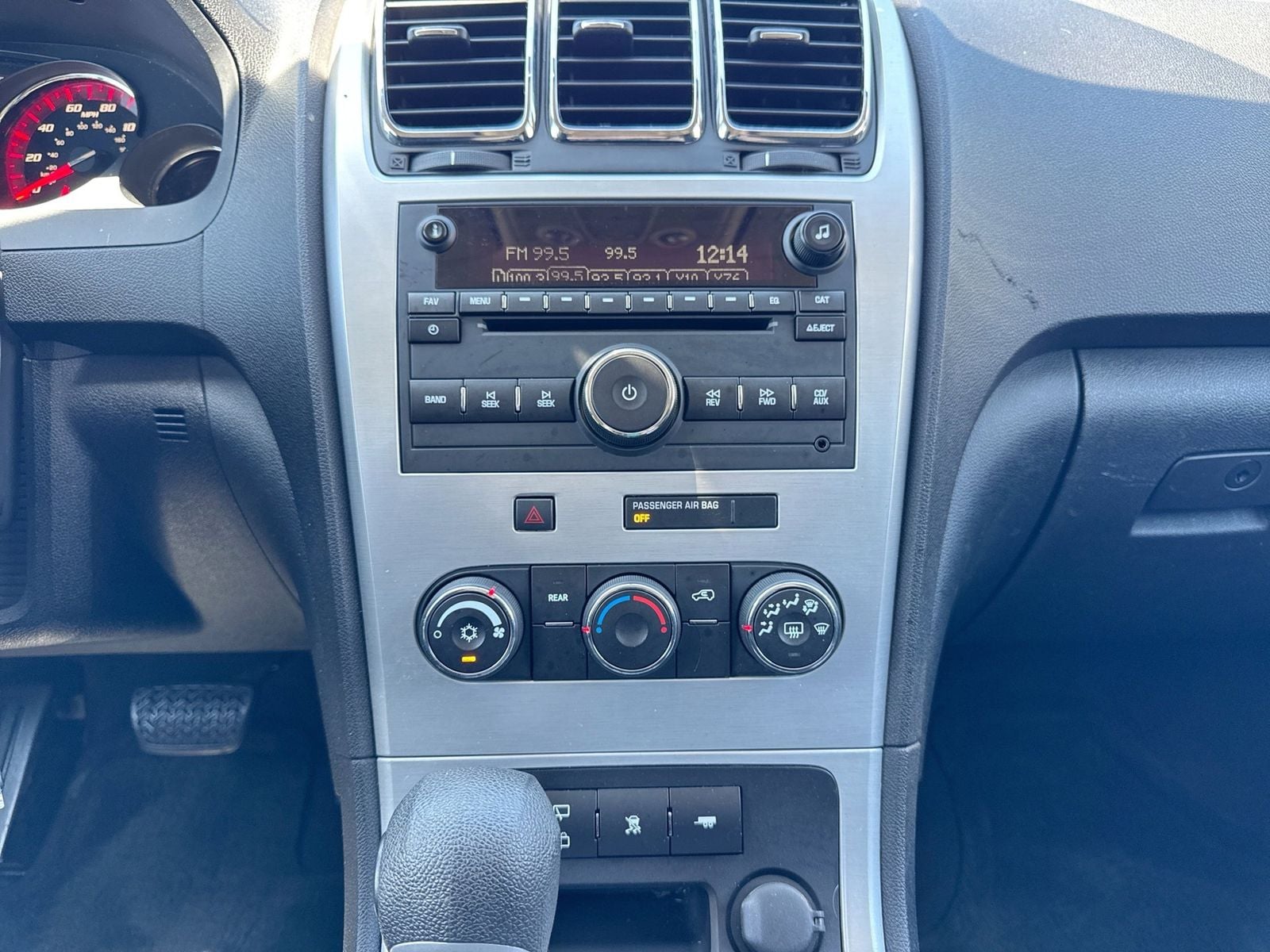 Thumbnail: 2011 GMC Acadia - 31