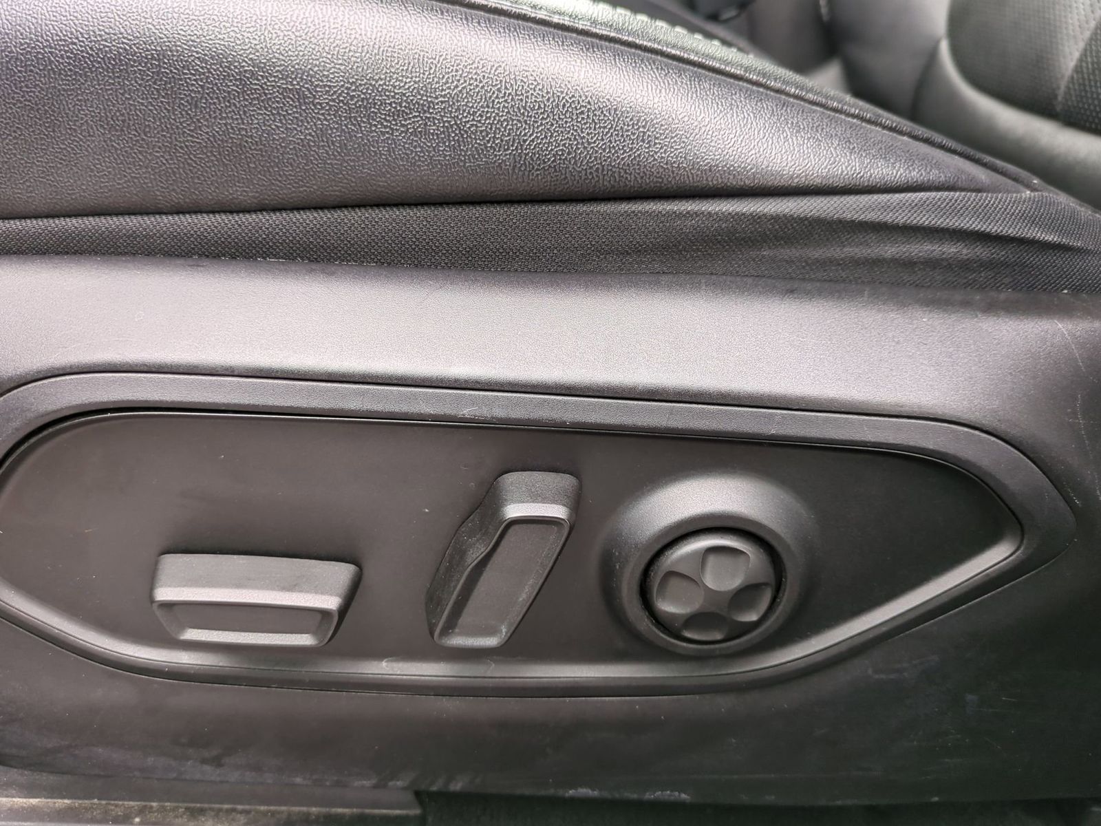 Thumbnail: 2023 Jeep Grand Cherokee - 22