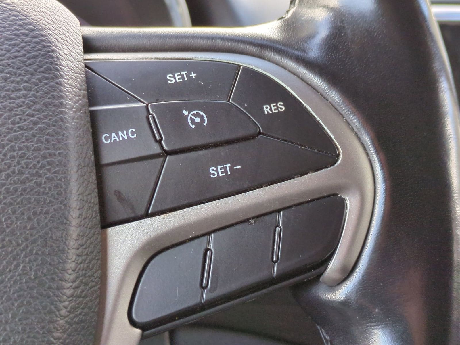 Thumbnail: 2021 Jeep Grand Cherokee - 28