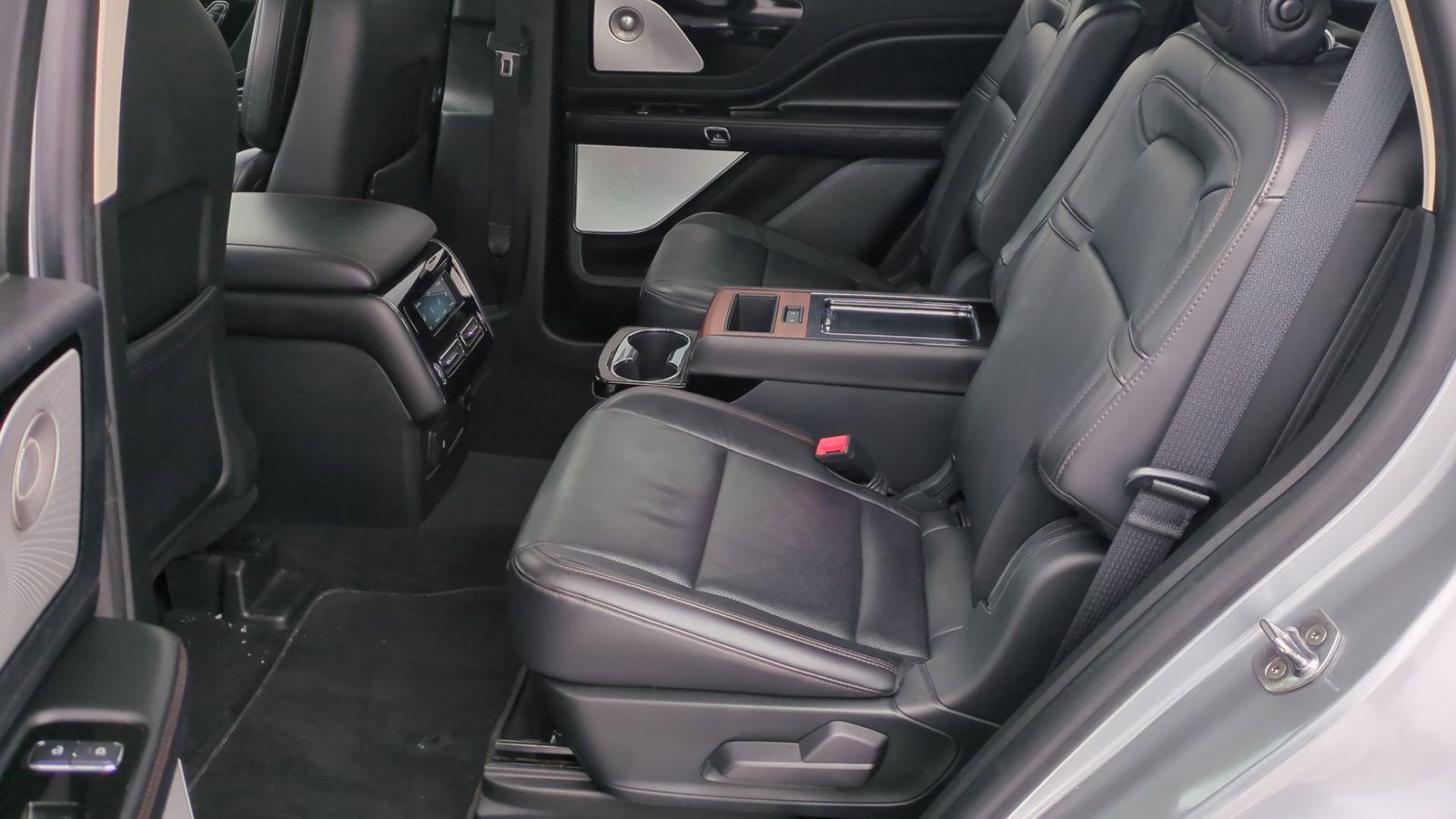 Thumbnail: 2020 Lincoln Aviator - 19