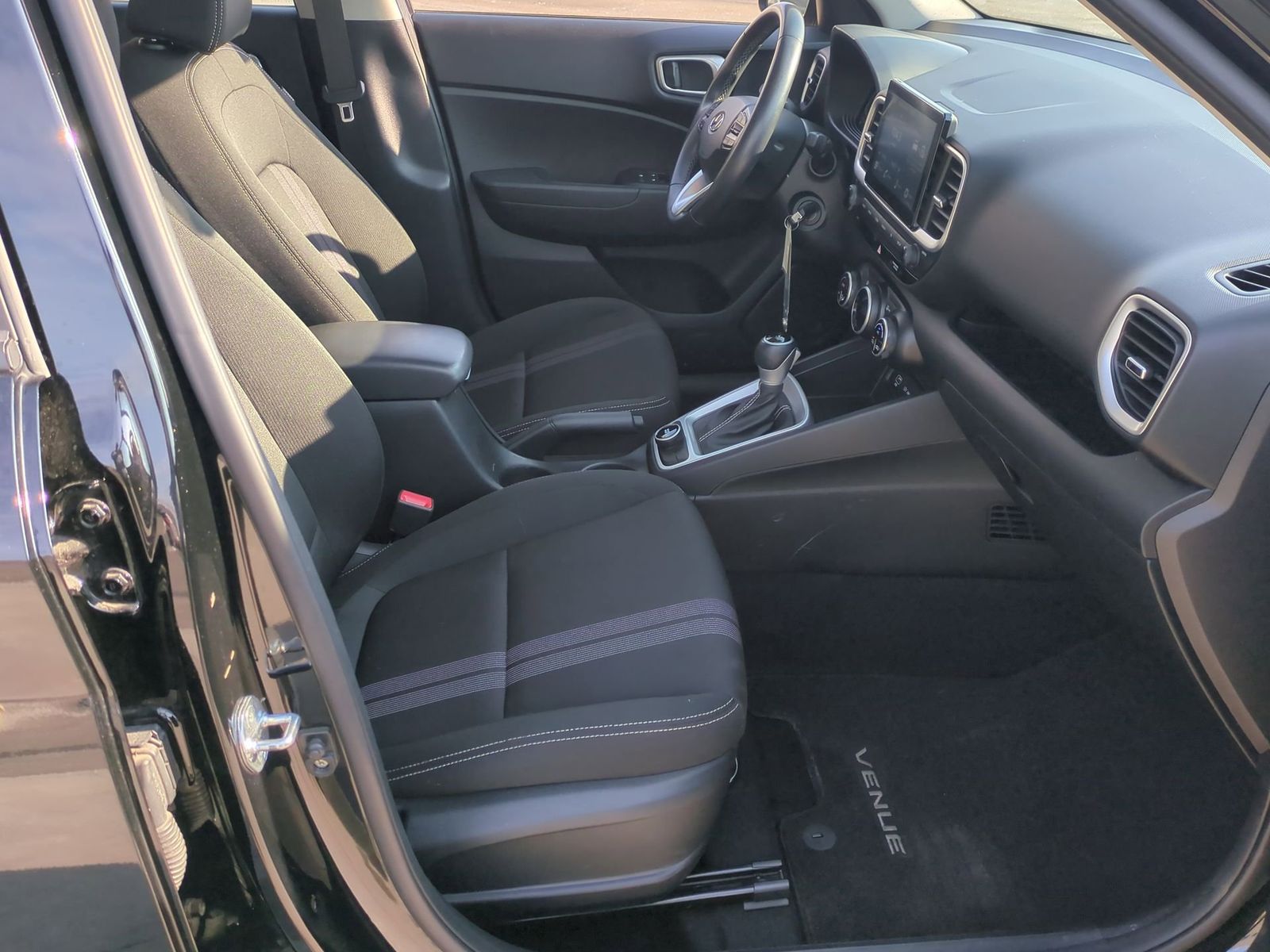 Thumbnail: 2023 Hyundai Venue - 24