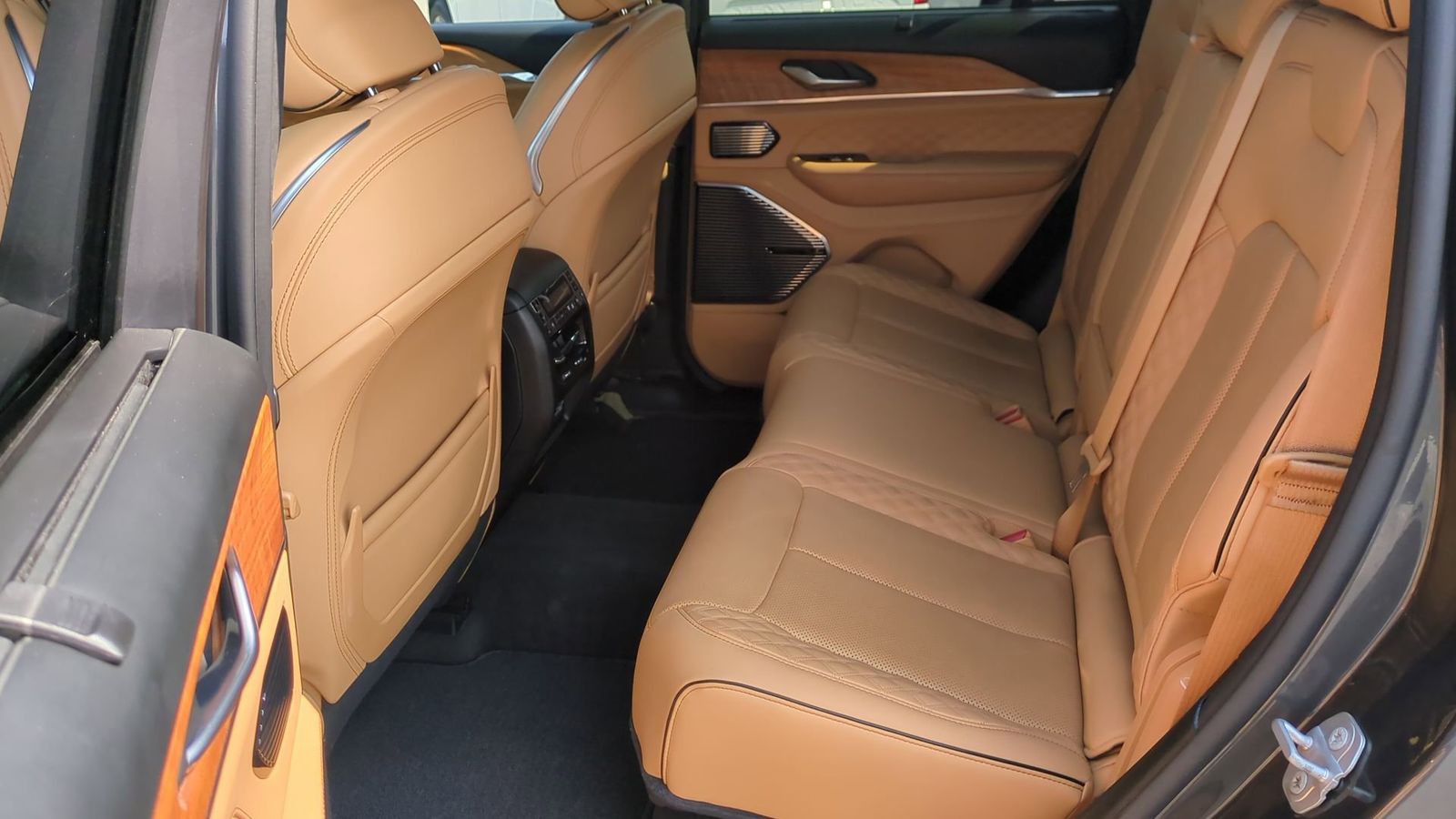 Thumbnail: 2022 Jeep Grand Cherokee - 23
