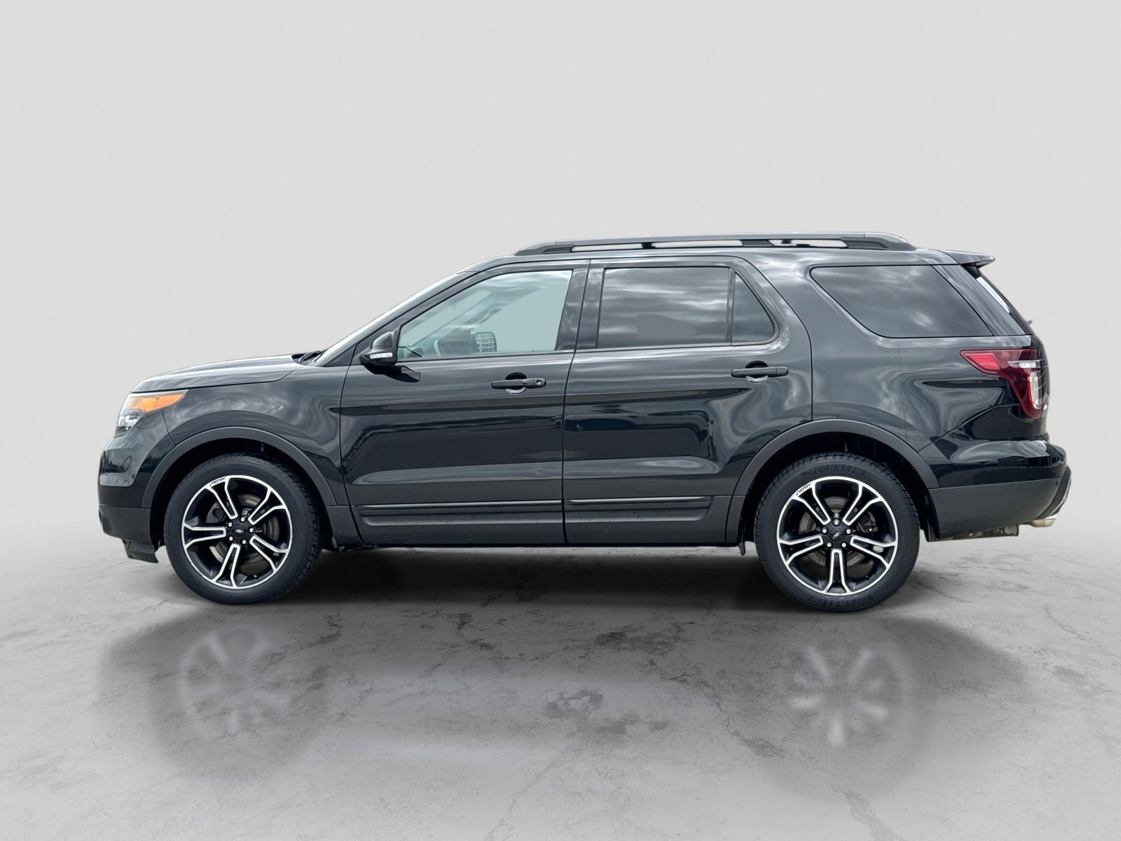 Thumbnail: 2015 Ford Explorer - 3