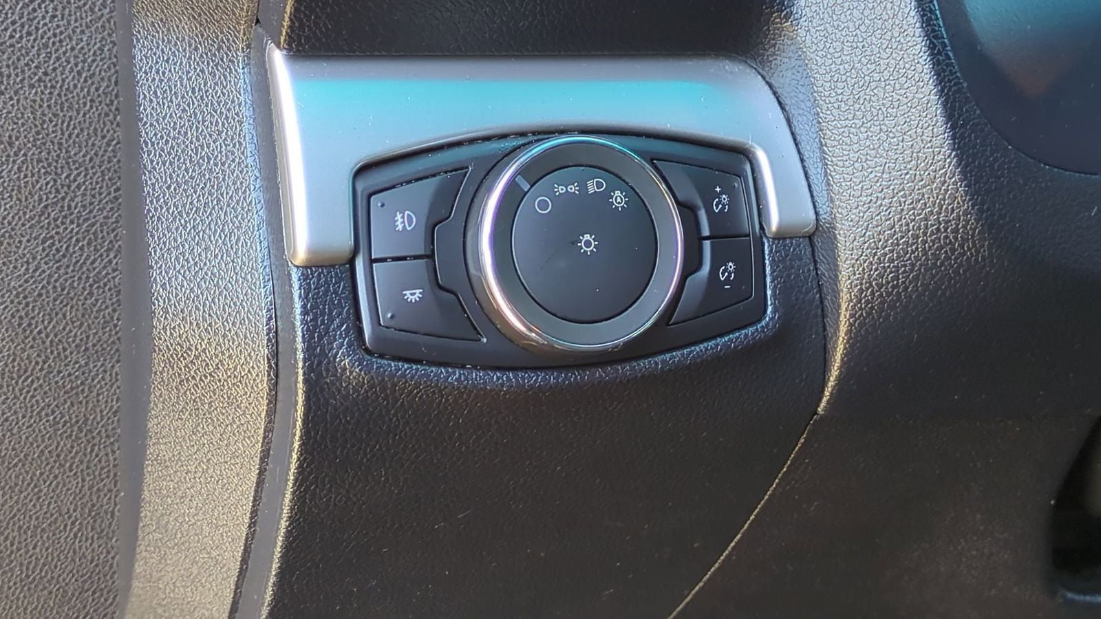 Thumbnail: 2016 Ford Explorer - 14