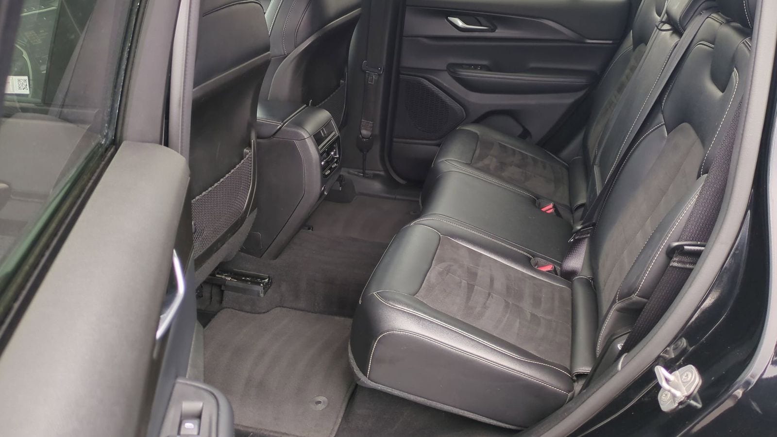 Thumbnail: 2023 Jeep Grand Cherokee - 23