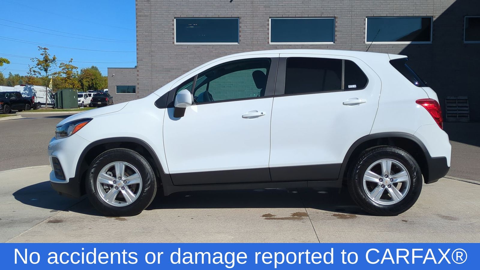 2021 Chevrolet Trax LS photo 2