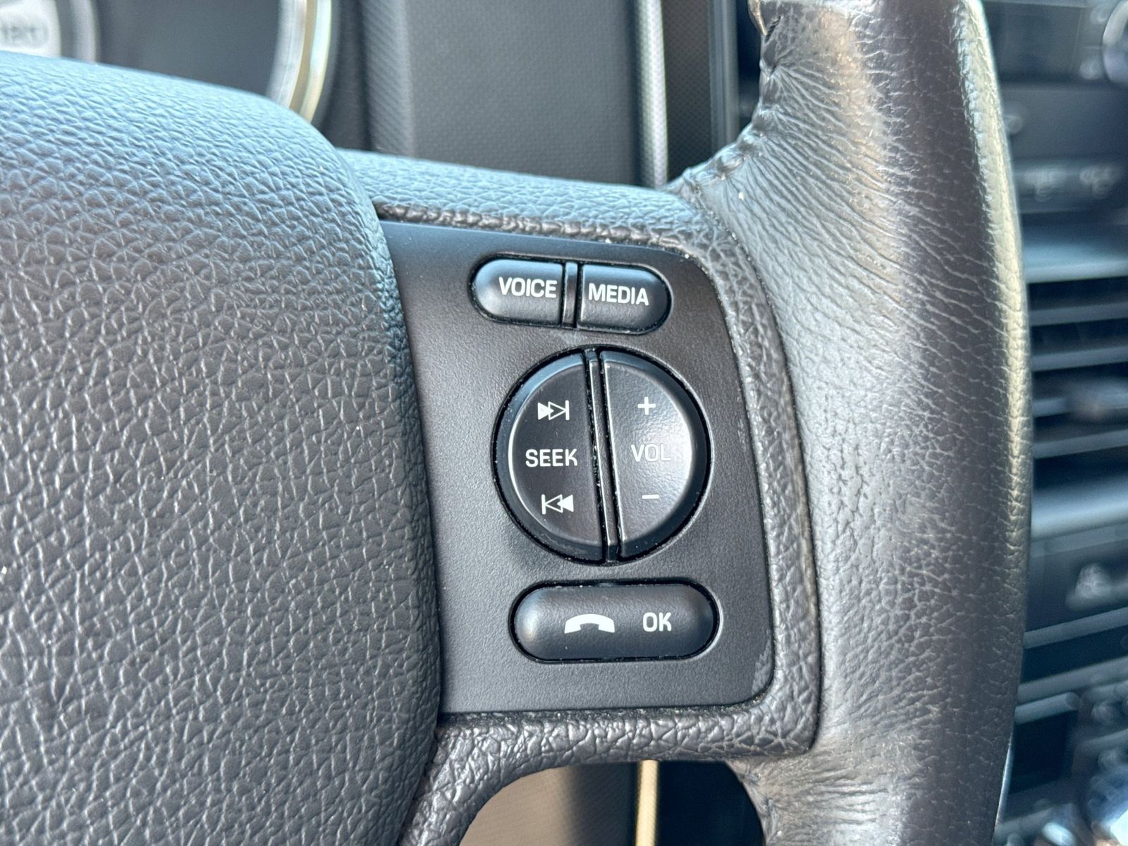 Thumbnail: 2010 Ford Explorer Sport Trac - 24