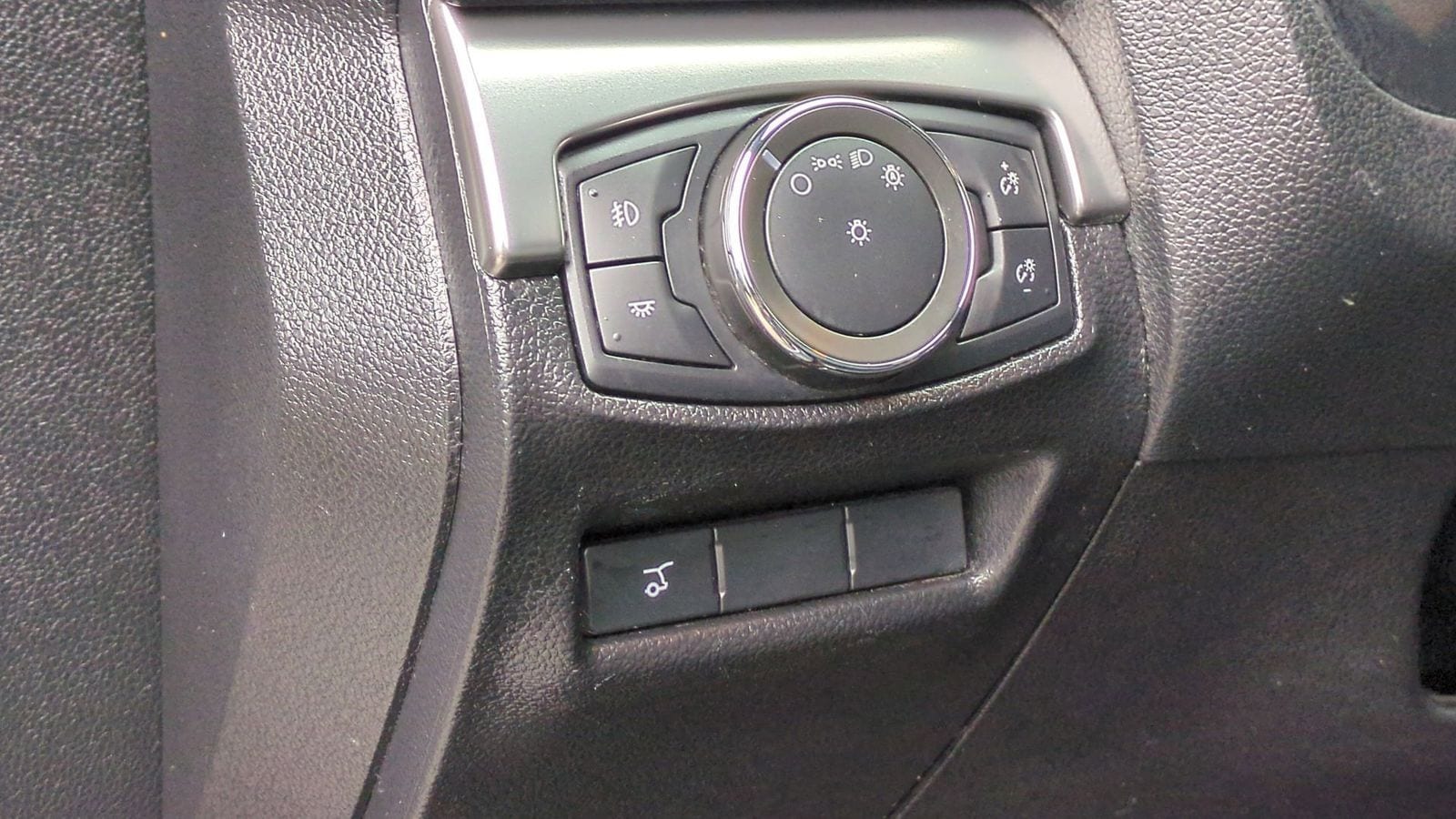 Thumbnail: 2018 Ford Explorer - 17