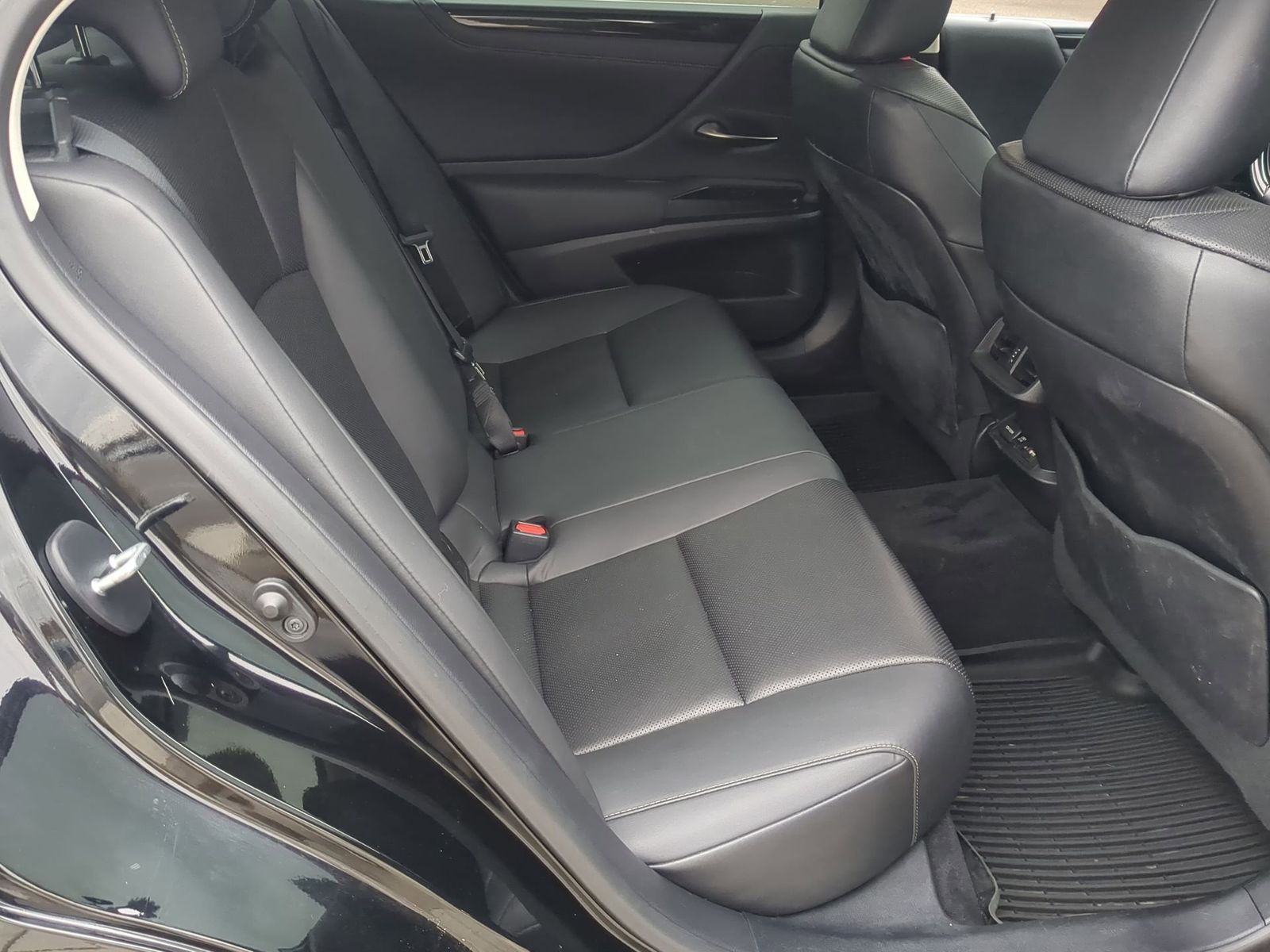 Thumbnail: 2021 Lexus ES - 25