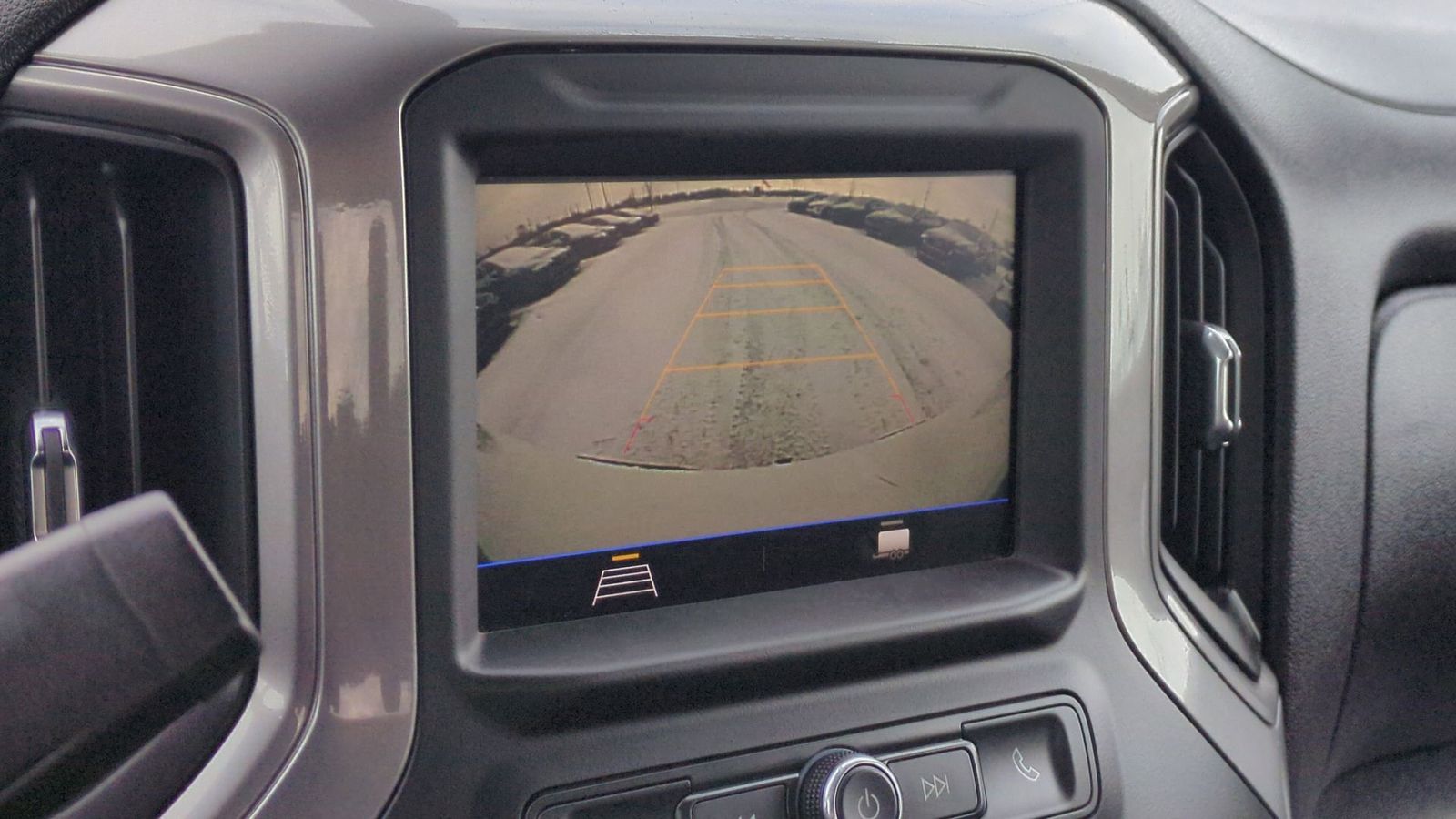 Thumbnail: 2020 Chevrolet Silverado 1500 - 32