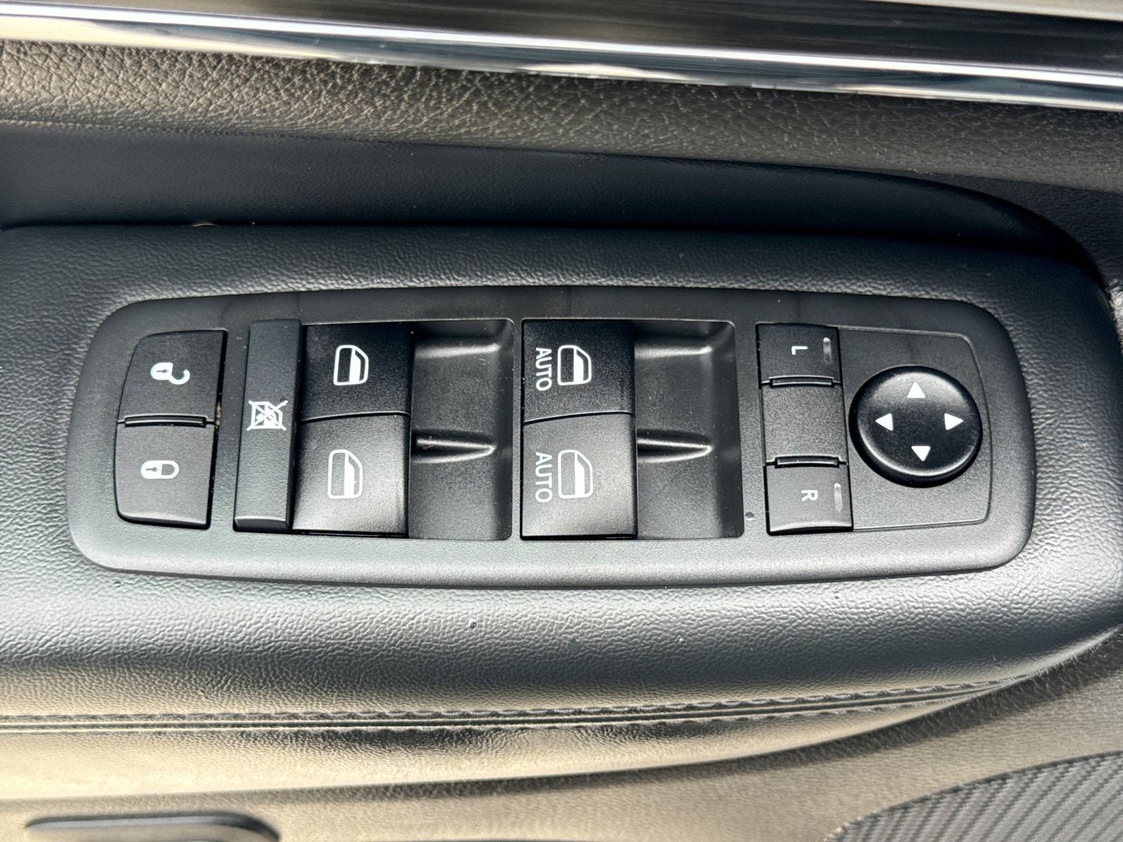 Thumbnail: 2021 Jeep Grand Cherokee - 18