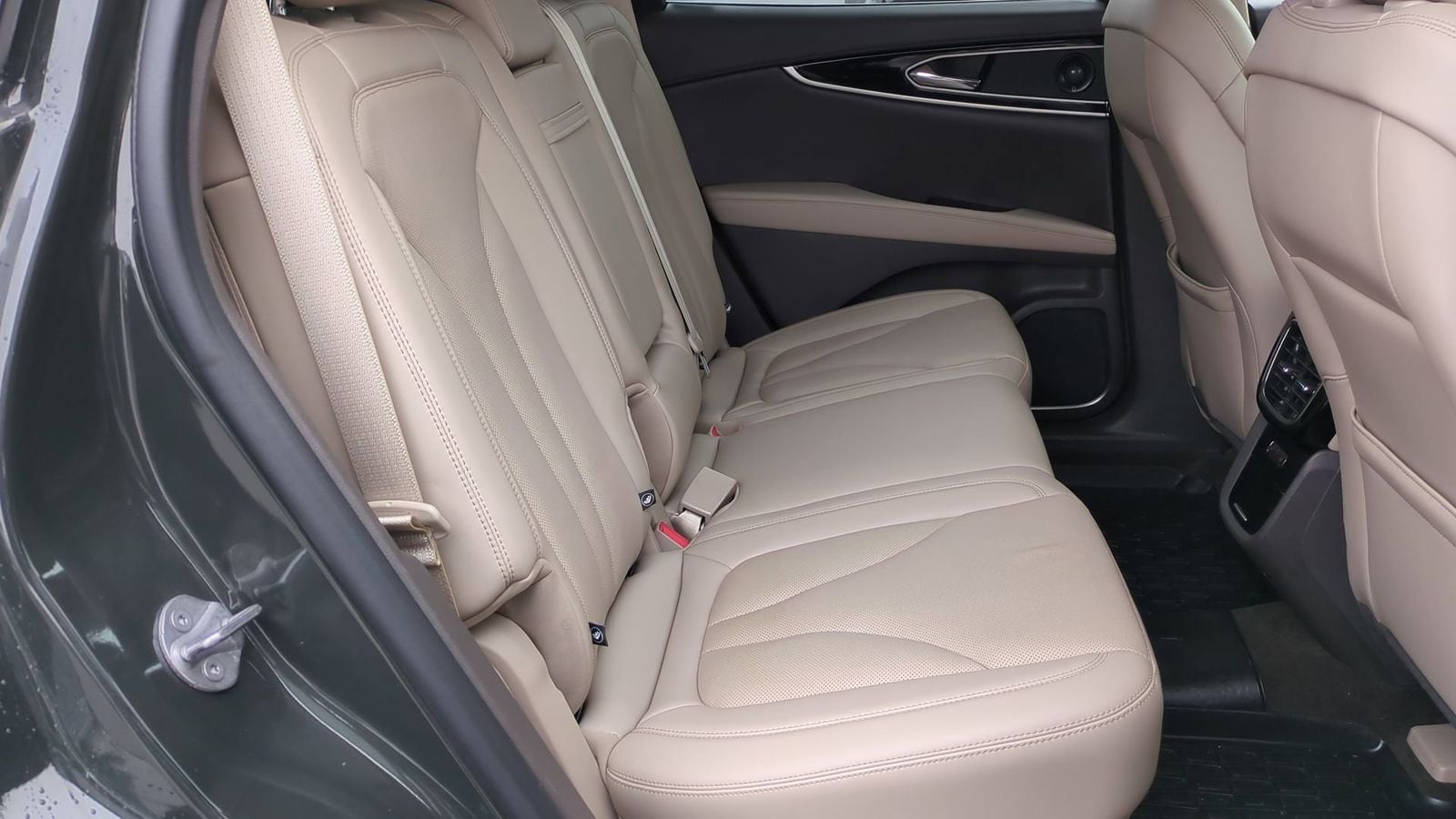 Thumbnail: 2022 Lincoln Nautilus - 22