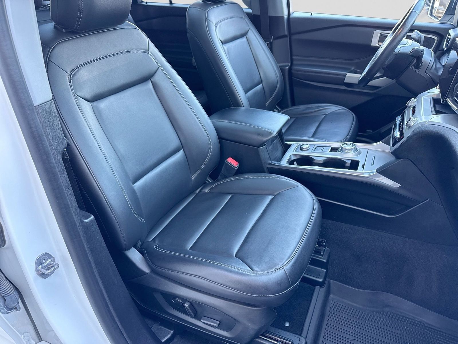 Thumbnail: 2022 Ford Explorer - 25