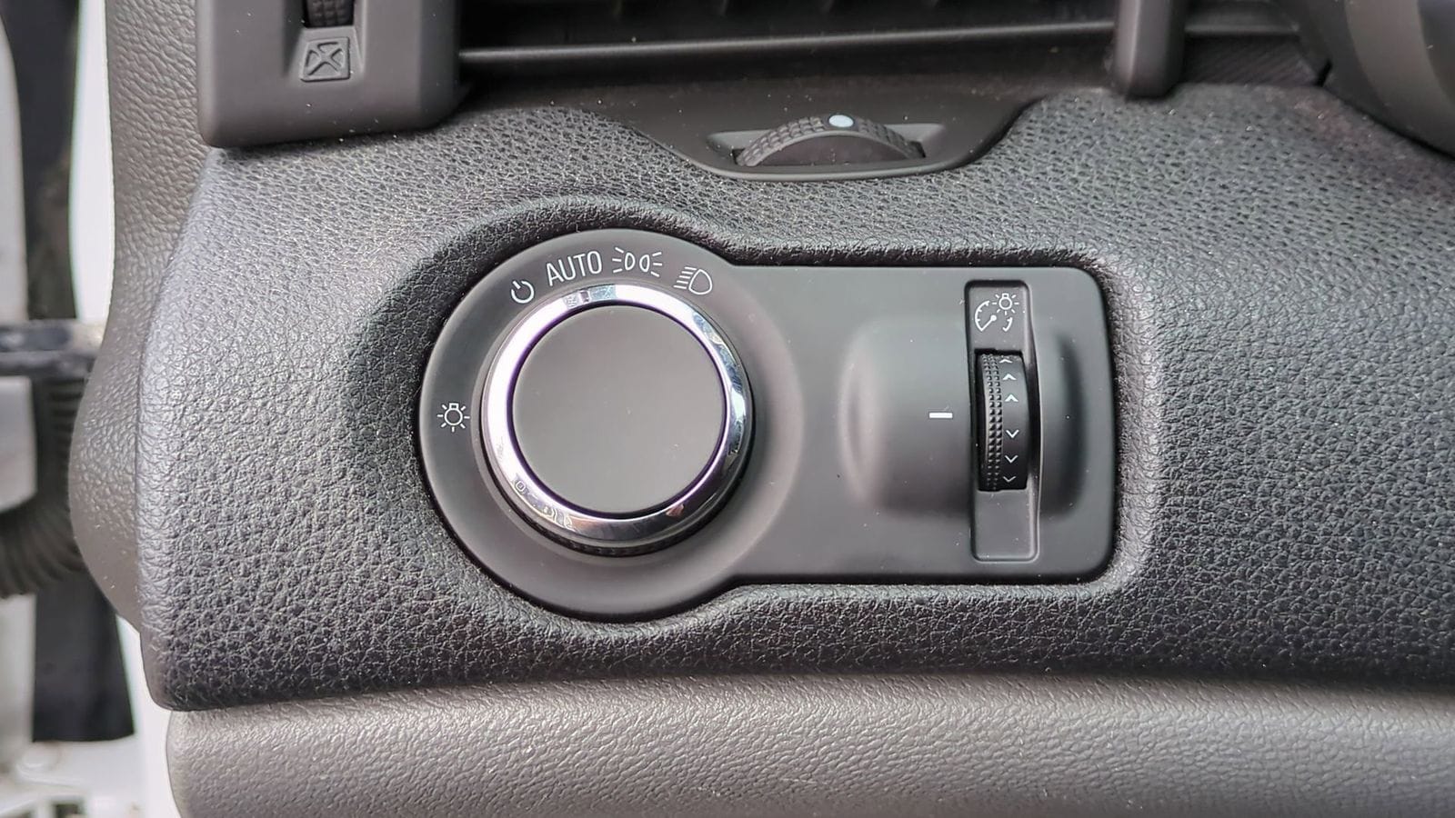 Thumbnail: 2013 Chevrolet Malibu - 16