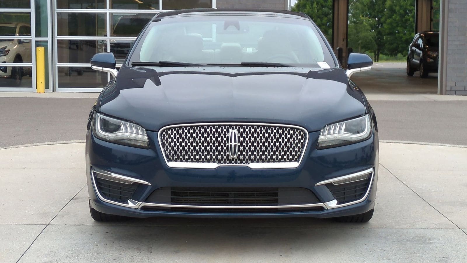 Thumbnail: 2017 Lincoln MKZ - 12
