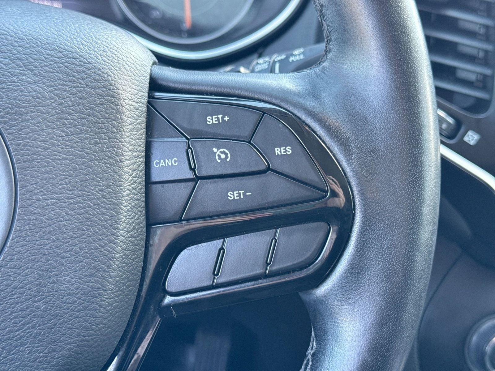 Thumbnail: 2021 Jeep Cherokee - 25