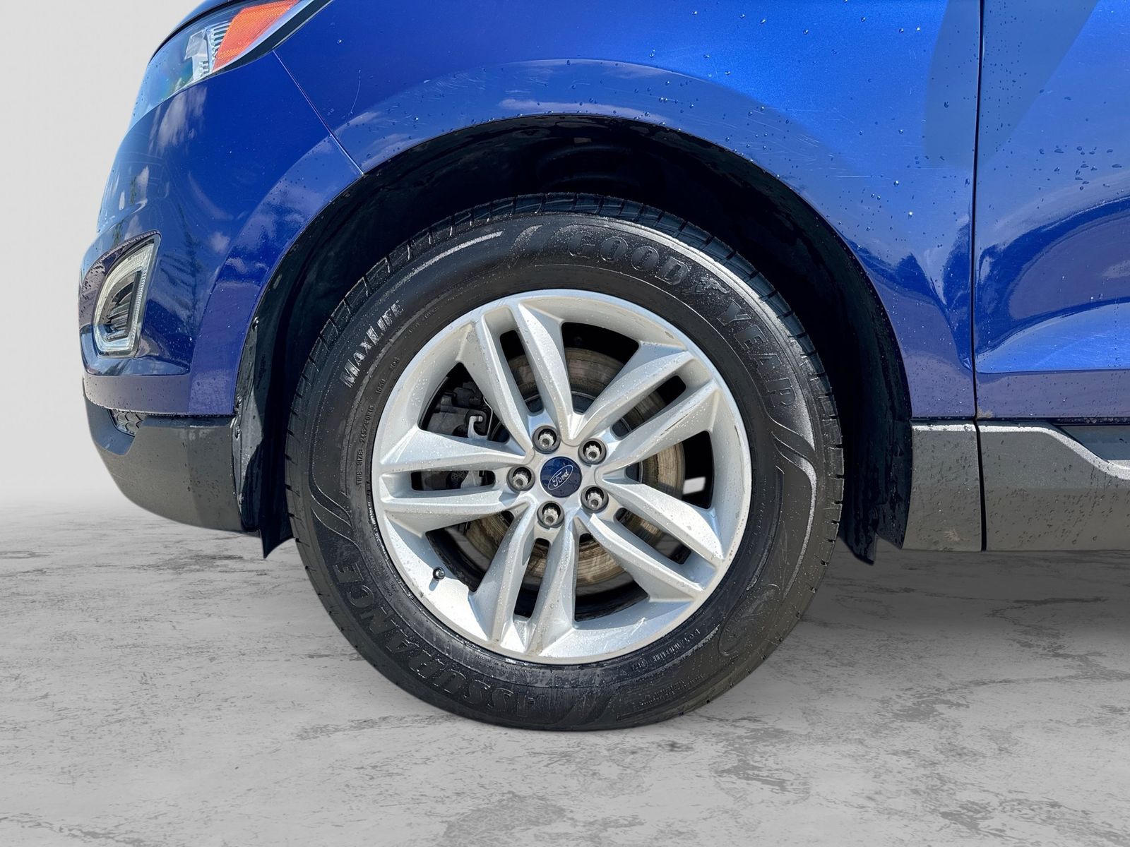 Thumbnail: 2015 Ford Edge - 17