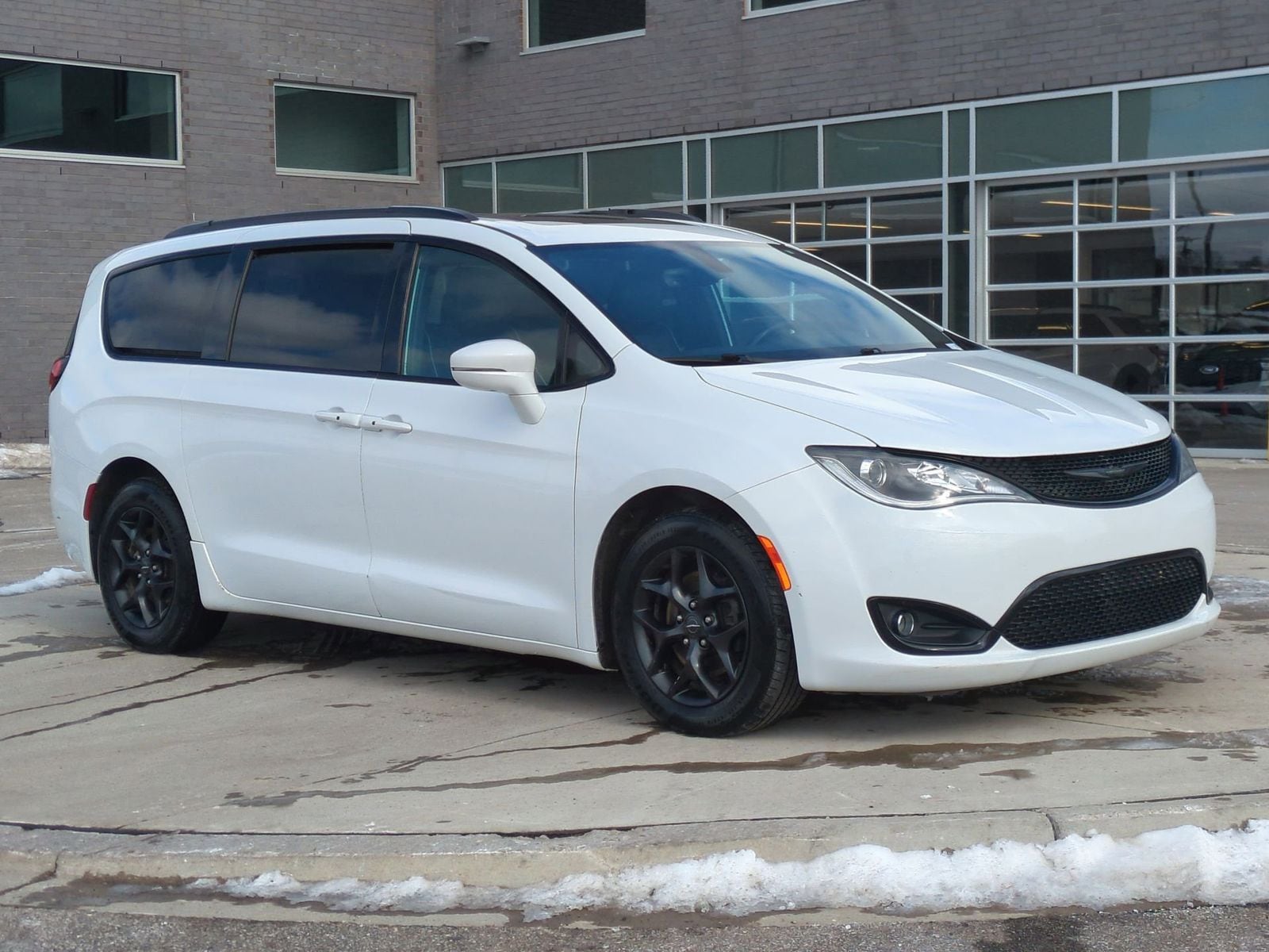Thumbnail: 2019 Chrysler Pacifica - 10