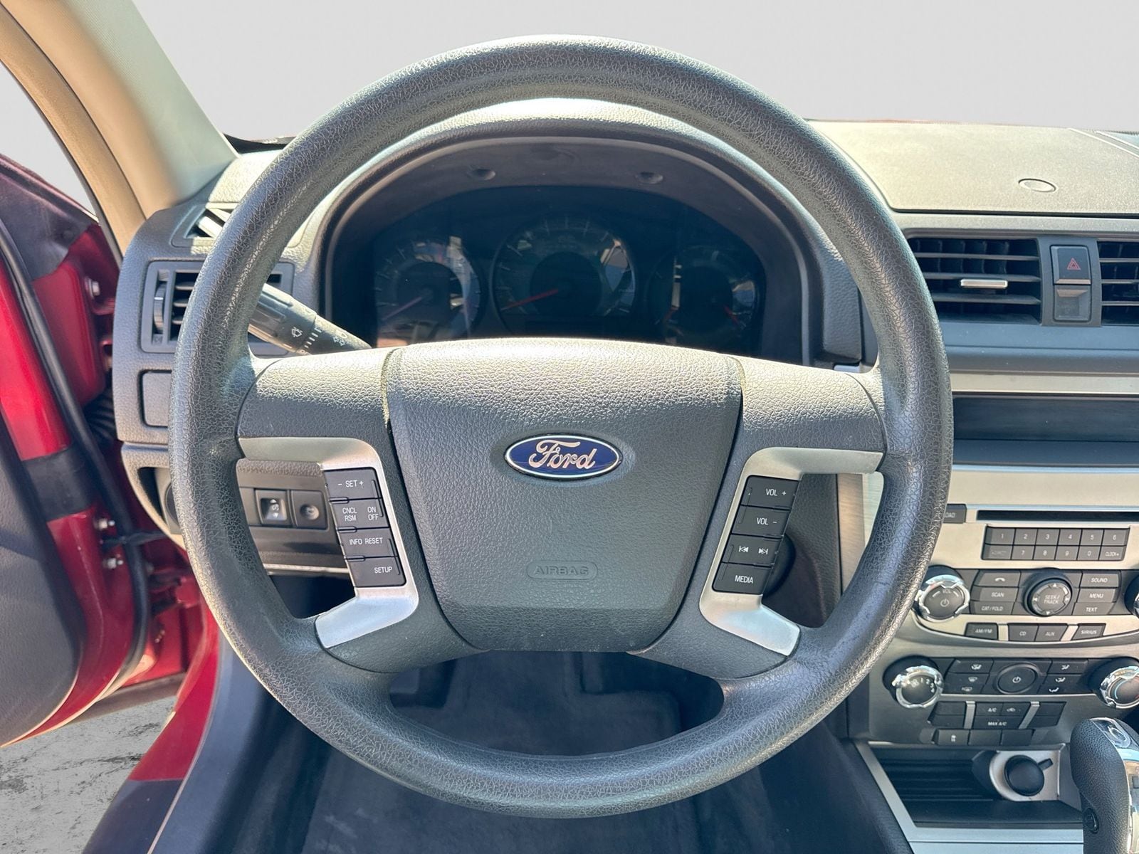 Thumbnail: 2010 Ford Fusion - 22